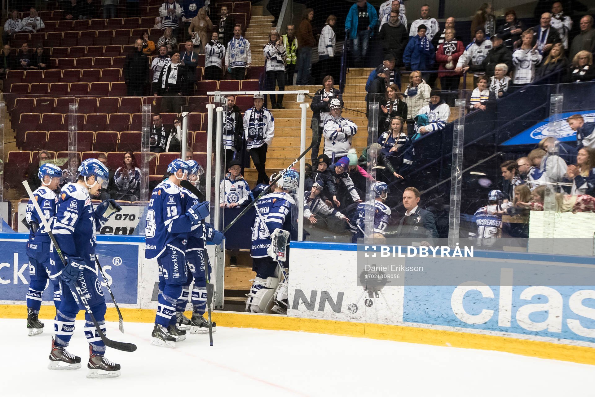 Leksands spelarna lämnar isen