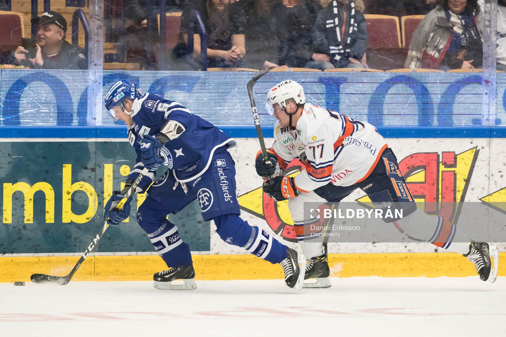 Växjös Pontus Netterberg jagar Leksands Ben Youds i