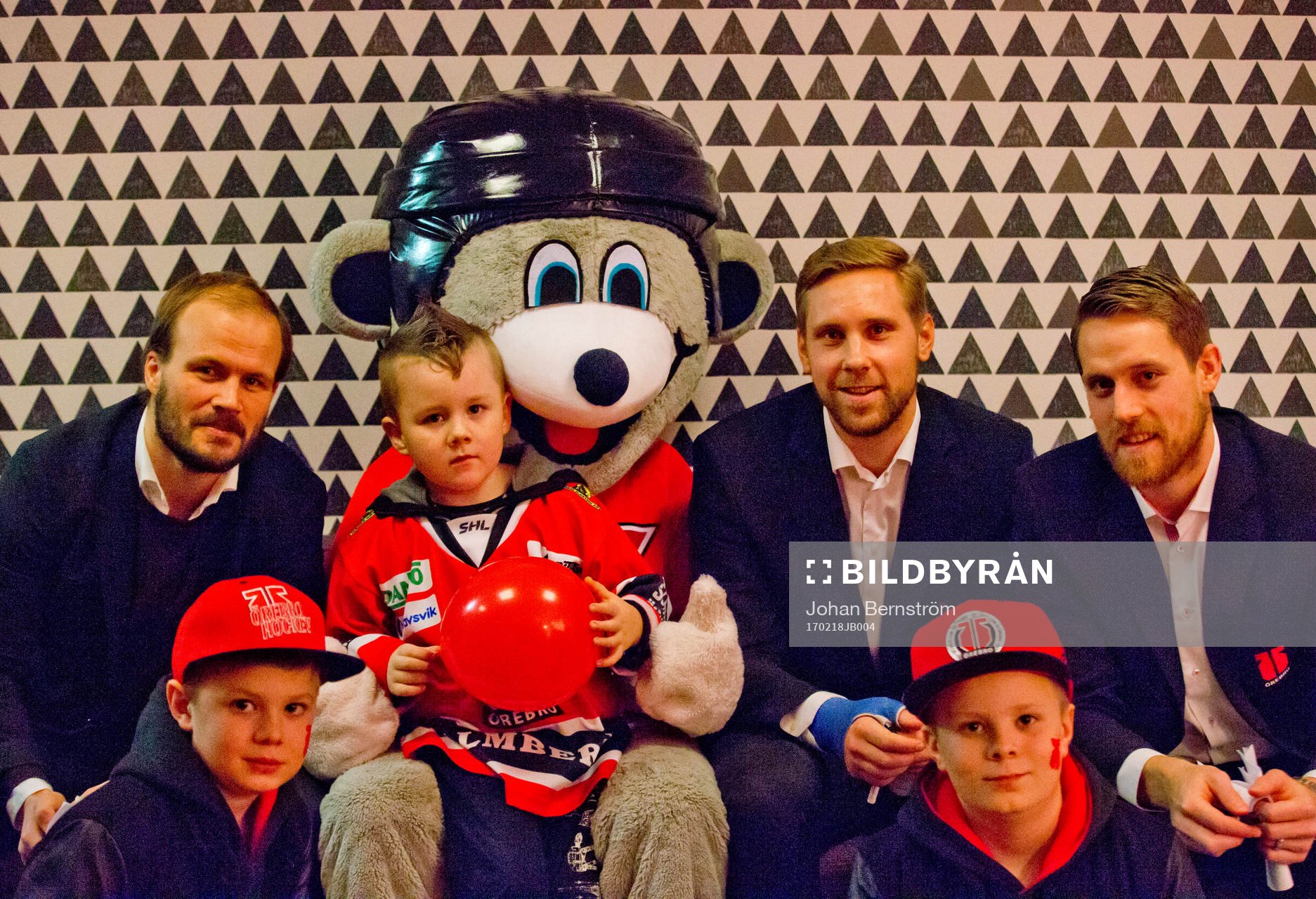 Örebros maskot och avstängda Johan Wiklander samt skadade
