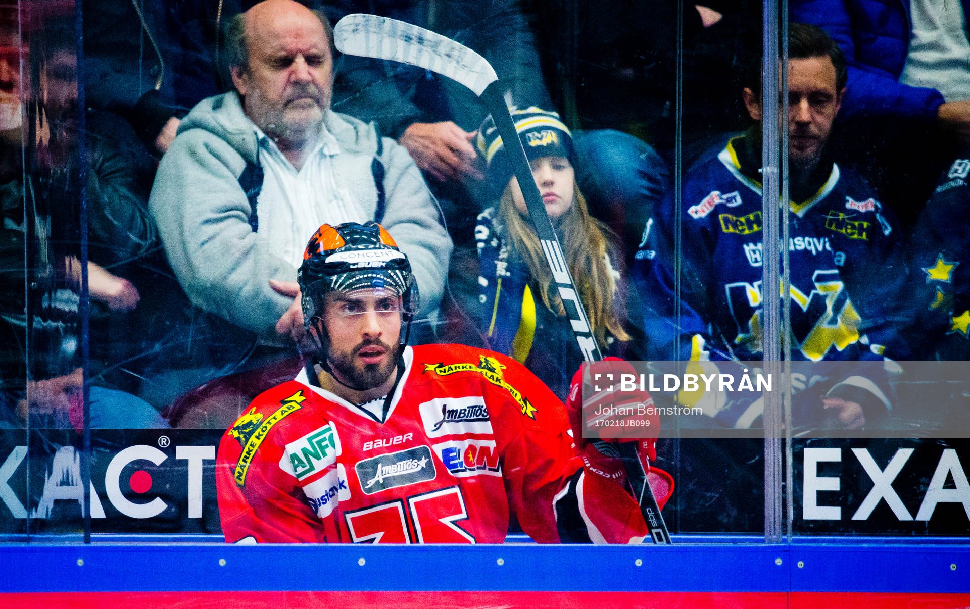 Örebros Lucas Lessio deppar i utvisningsbåset