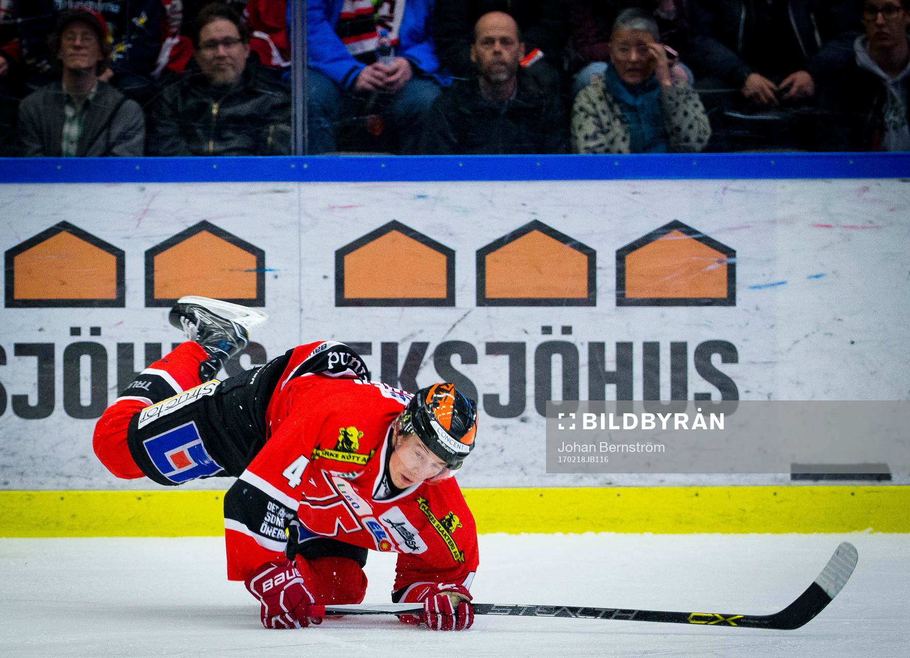 Örebros Joel Mustonen faller