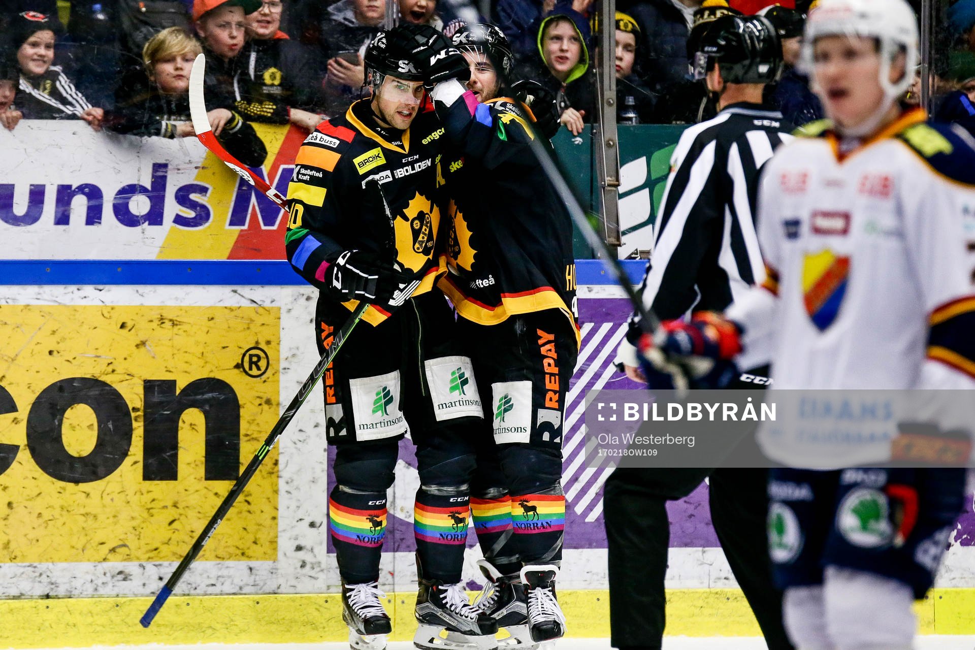 Skellefteås Joakim Lindström och Bud Holloway jublar