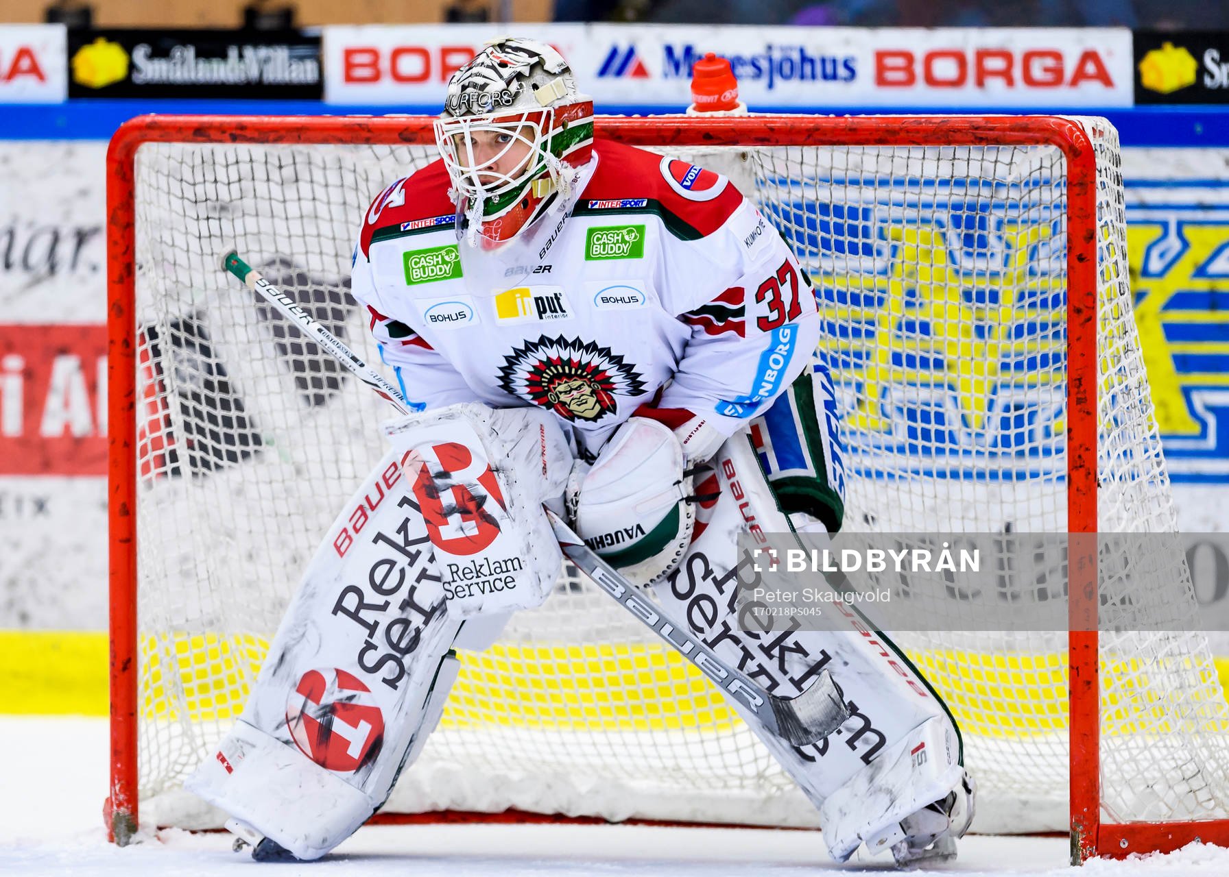 Frölundas målvakt Johan Gustafsson blir inbytt i slutet av