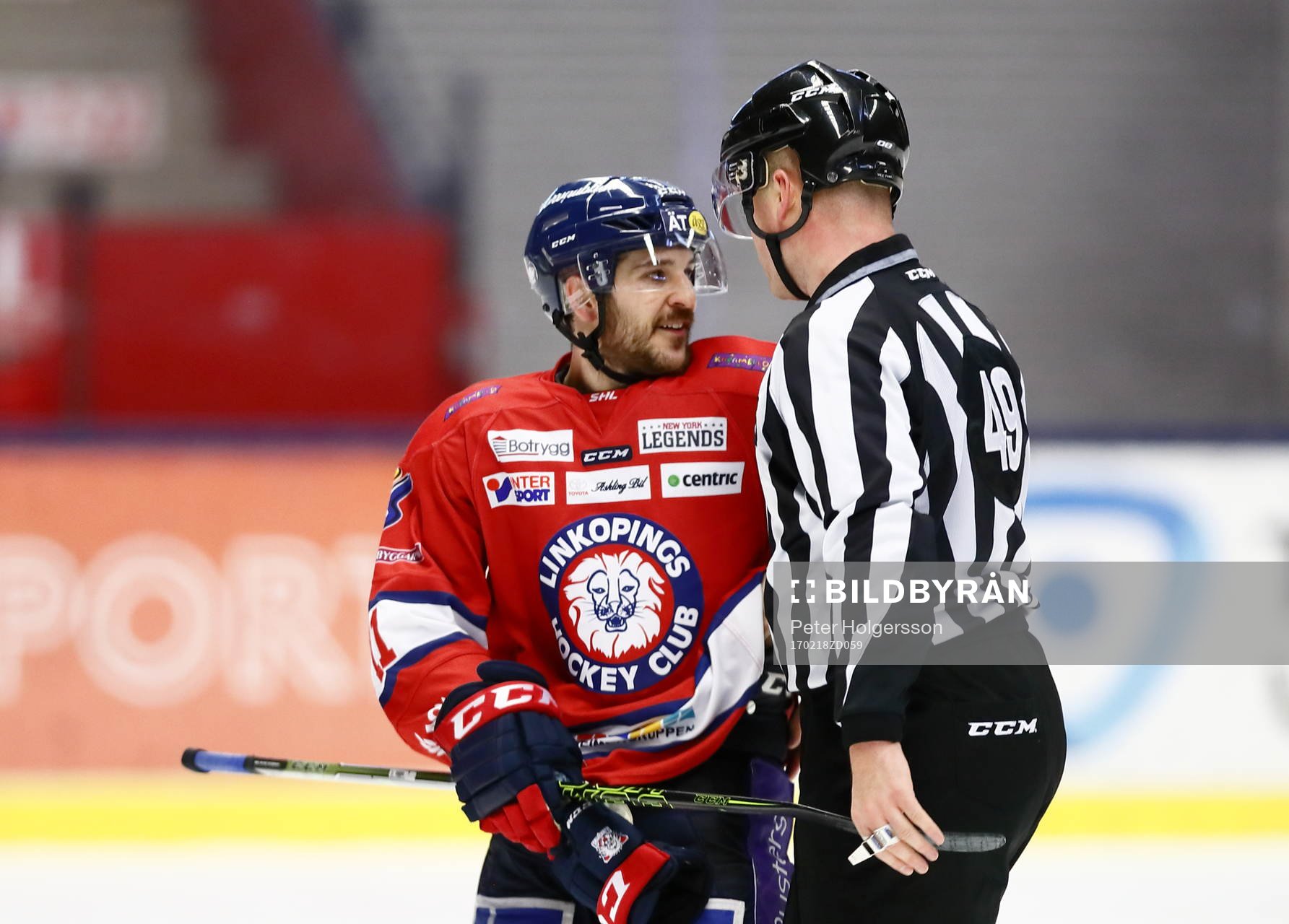 Linköpings Garrett Roe reagerar