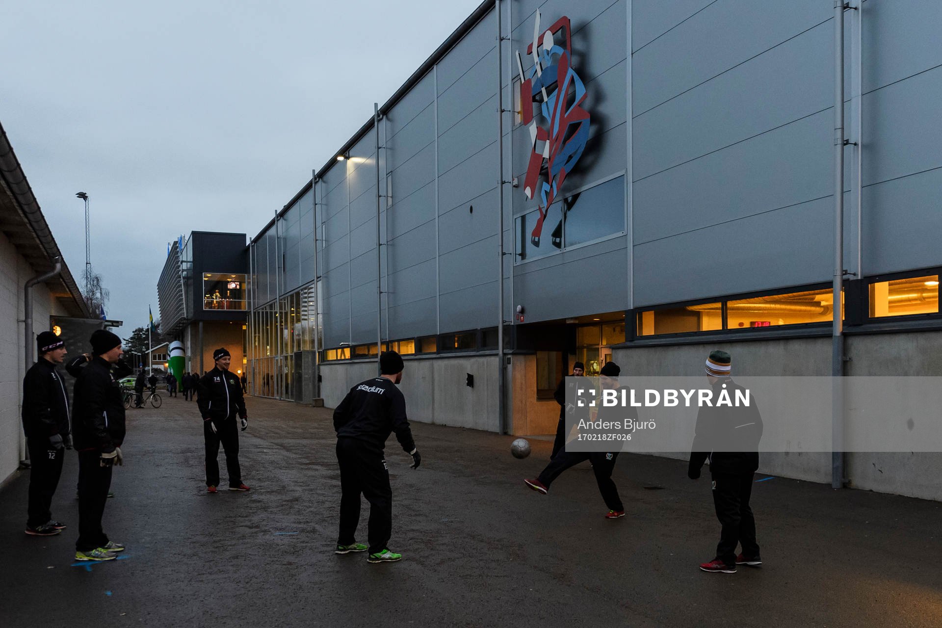 Färjestads spelare vid uppvärmningen utanför Lindab Arena
