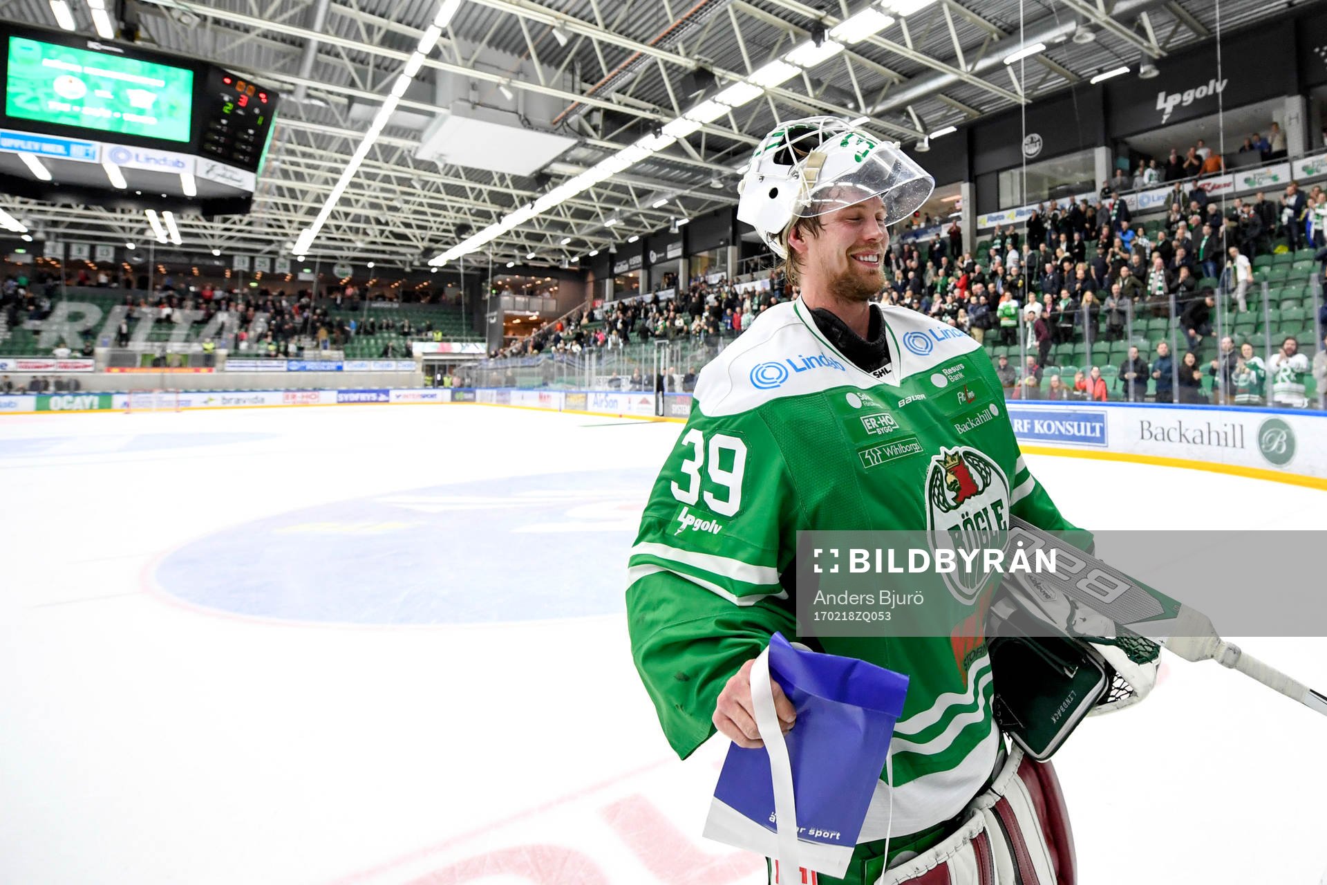 Rögles målvakt Anders Lindbäck jublar