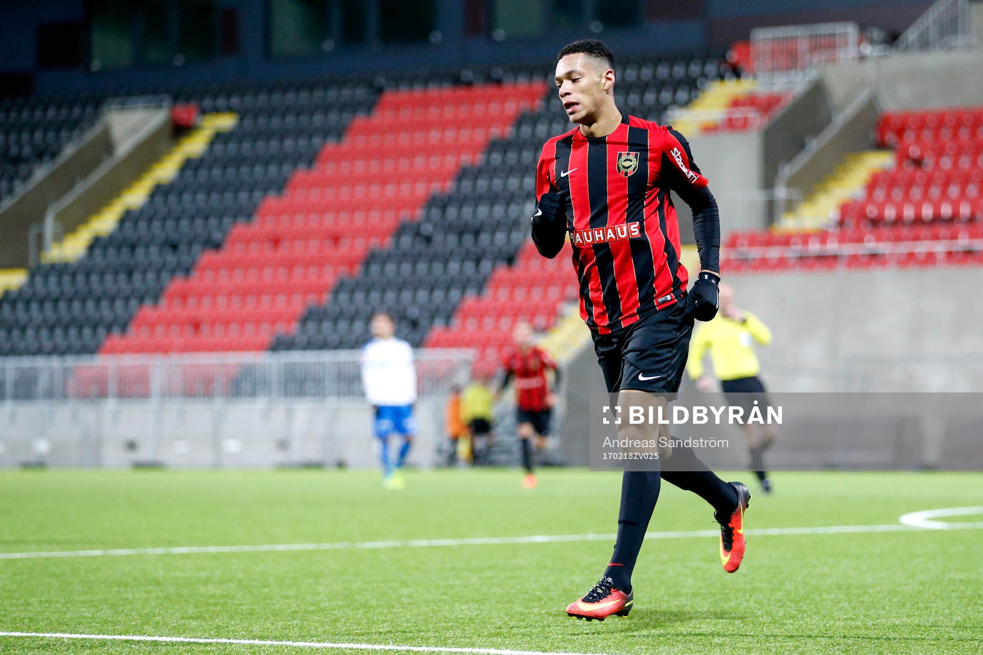Brommapojkarnas Kevin Kabran jublar