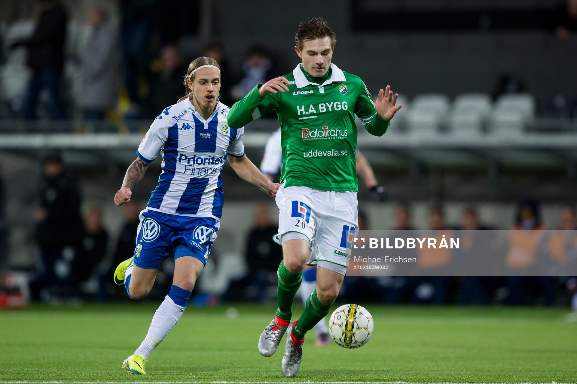 Ljungskiles Linus Dahl före IFK Göteborgs Elias Mar