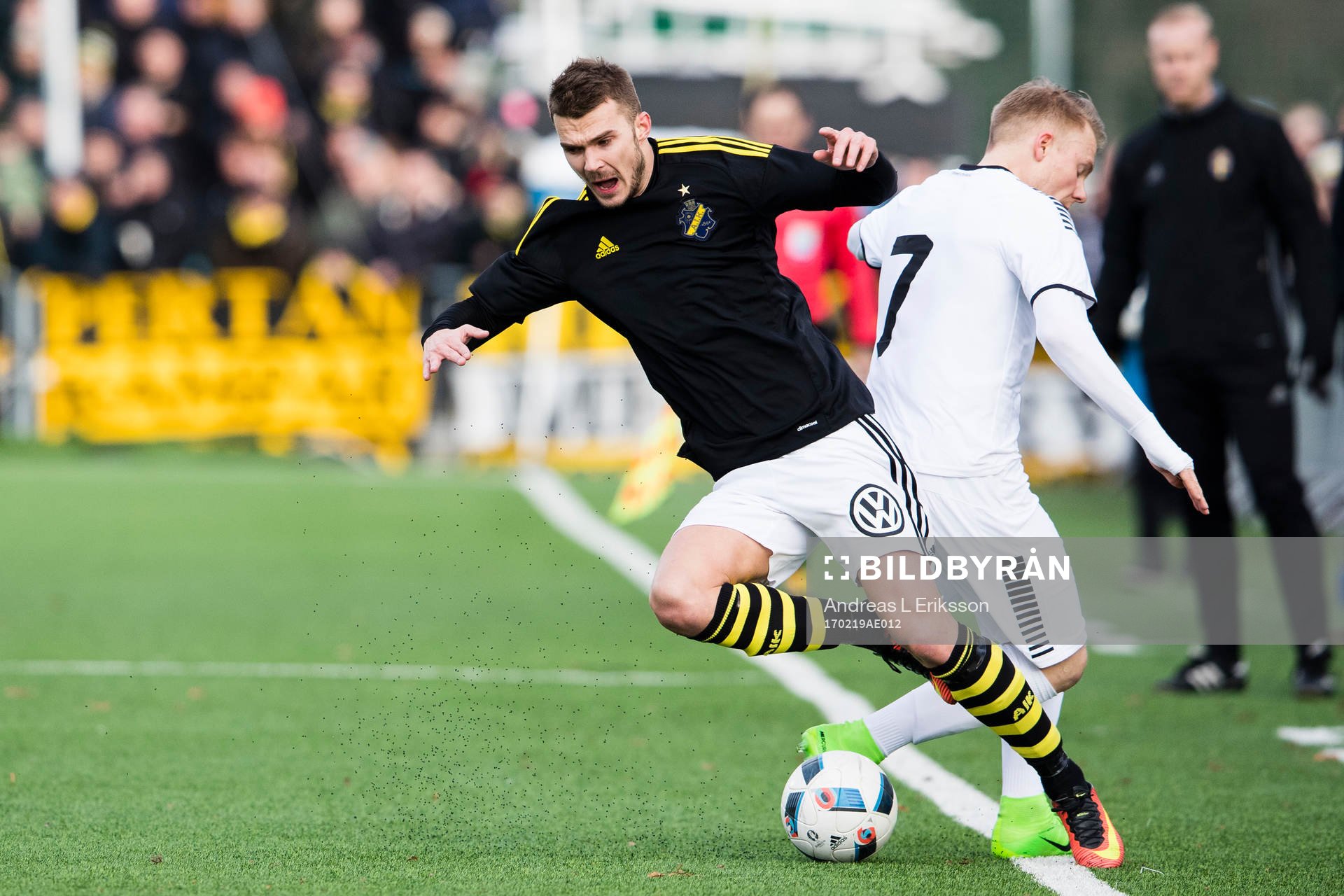 AIK:s Stipe Vrdoljak i kamp om bollen med GAIS Johan Svahn under fotbollsmatchen i Svenska Cupen mellan AIK och GAIS den 19 februari 2017 i Stockholm.