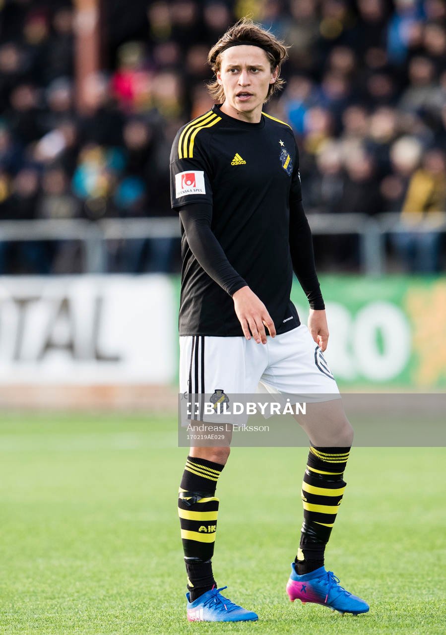 s Simon Thern