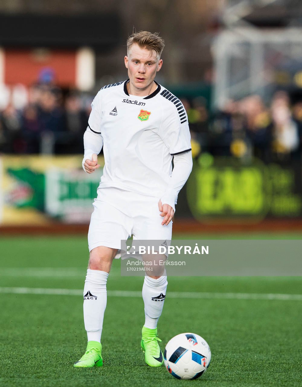 GAIS Johan Svahn med bollen