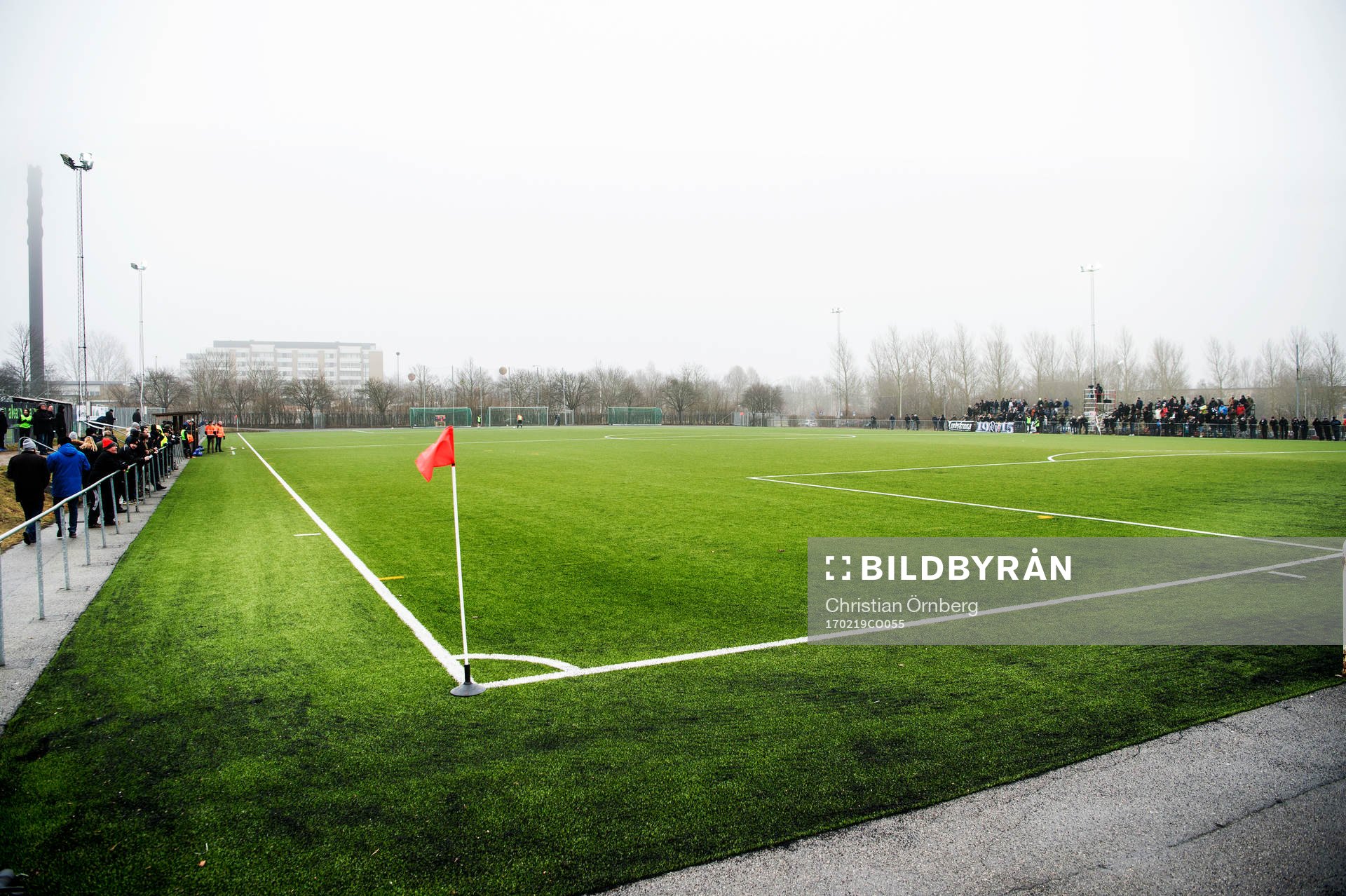 s F-plan med konstgräs innan fotbollsmatchen i Svenska