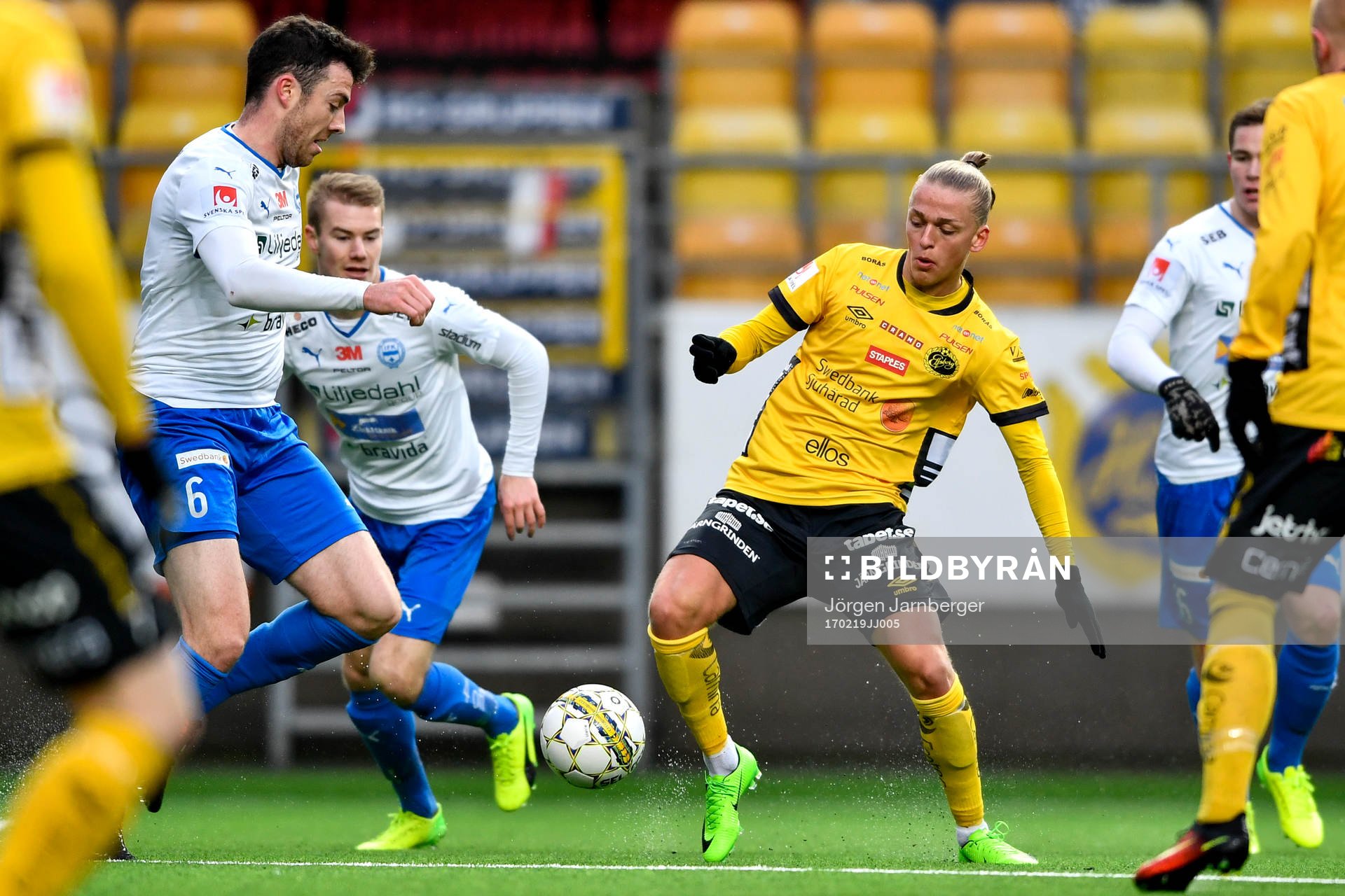 Elfsborgs Jesper Karlsson och Värnamos Tyler Lissette