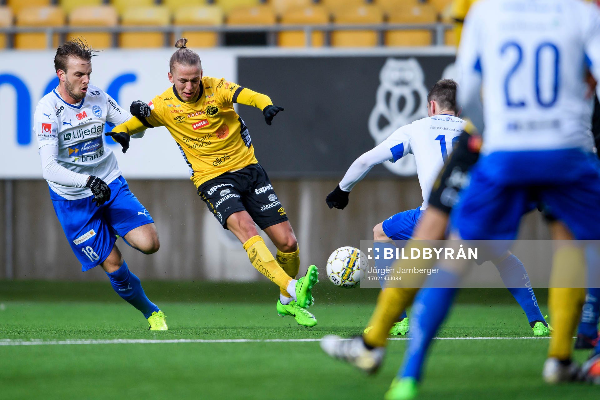 Elfsborgs Jesper Karlsson och Värnamos Simon Nilsson