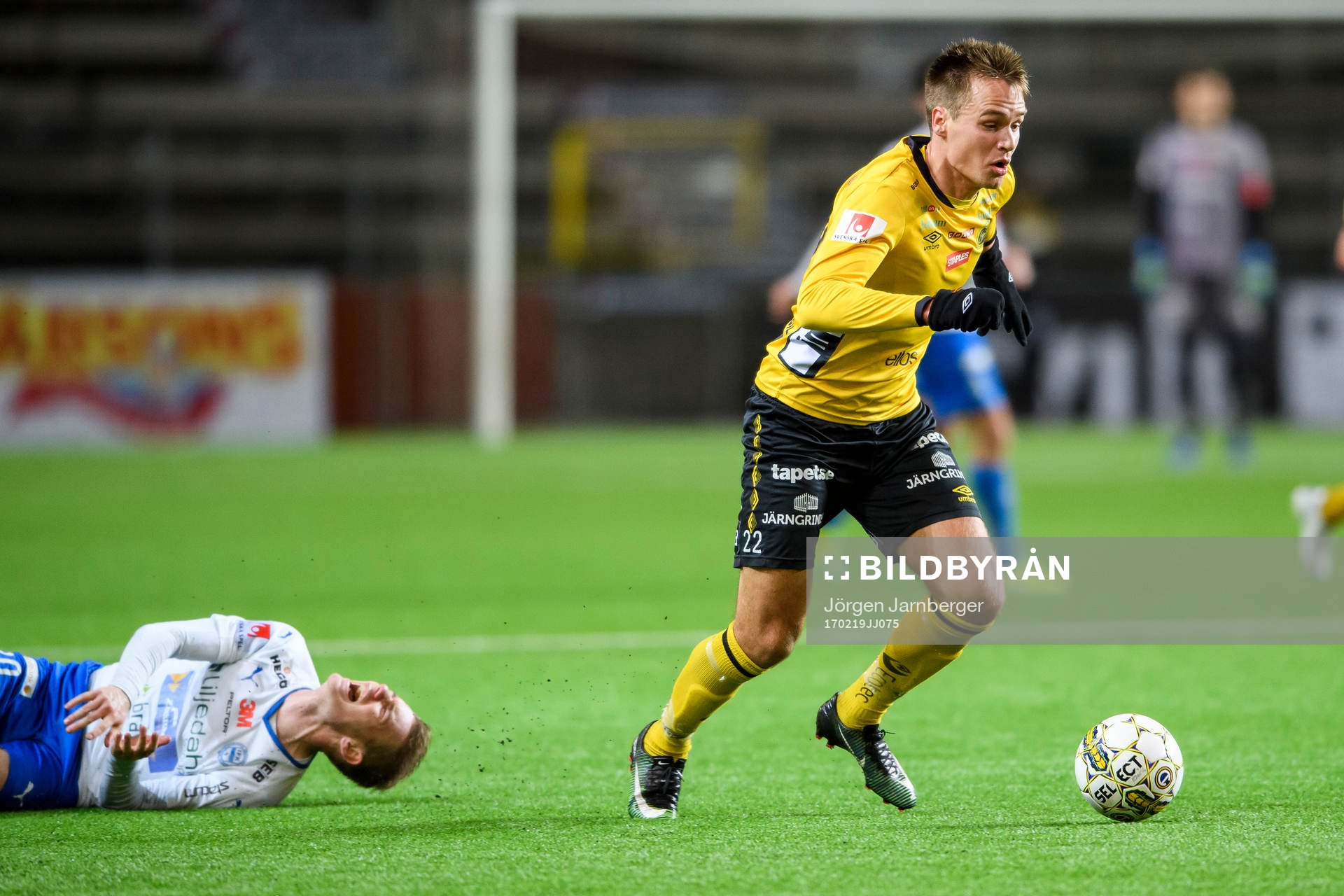 Elfsborgs Viktor Prodell med Värnamos Freddy Winst