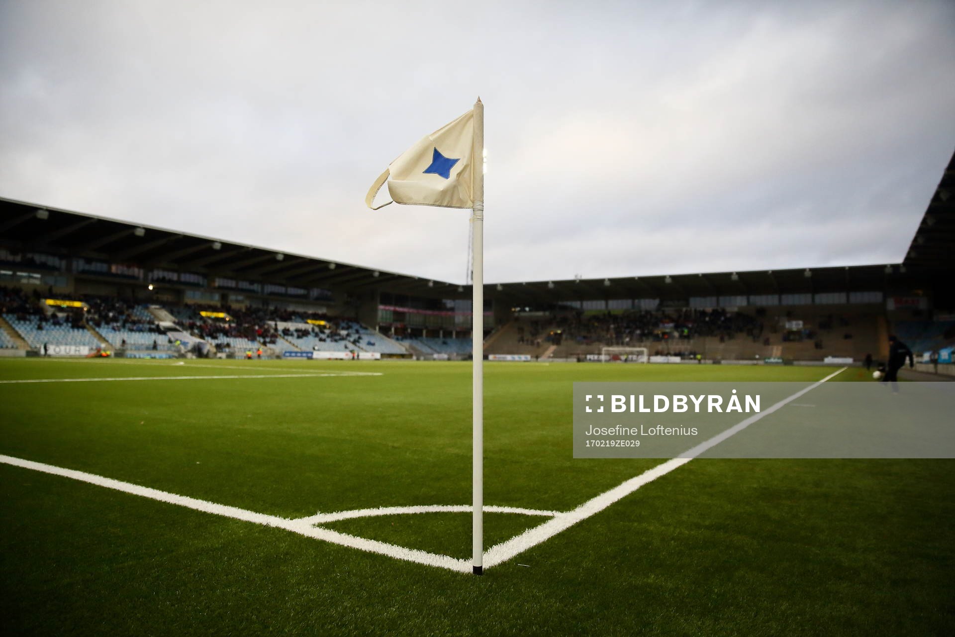 En hörnflagga på Öatgötaporten innan  fotbollsmatchen i