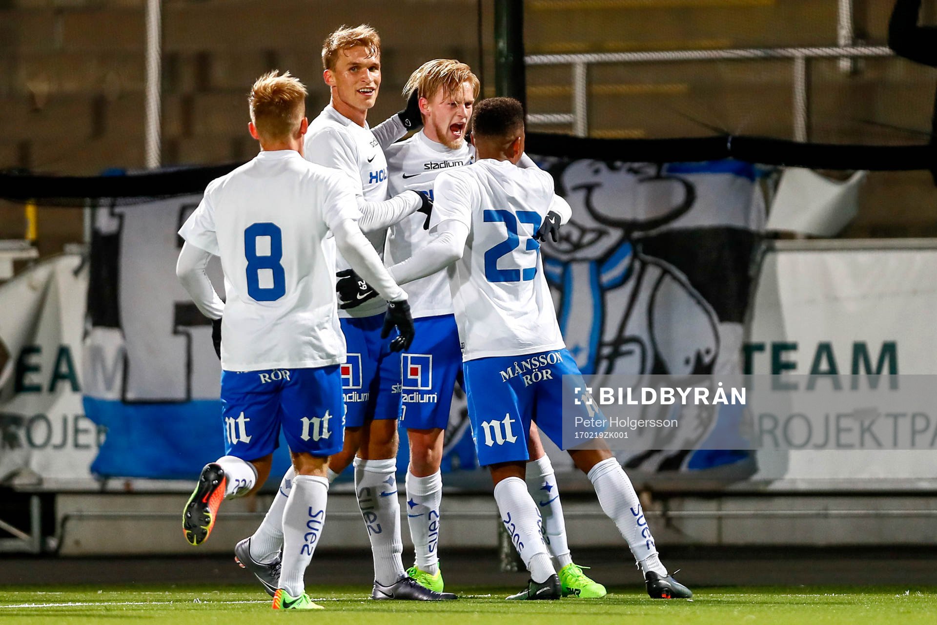 Norrköpings Karl Holmberg jublar med lagkamrater