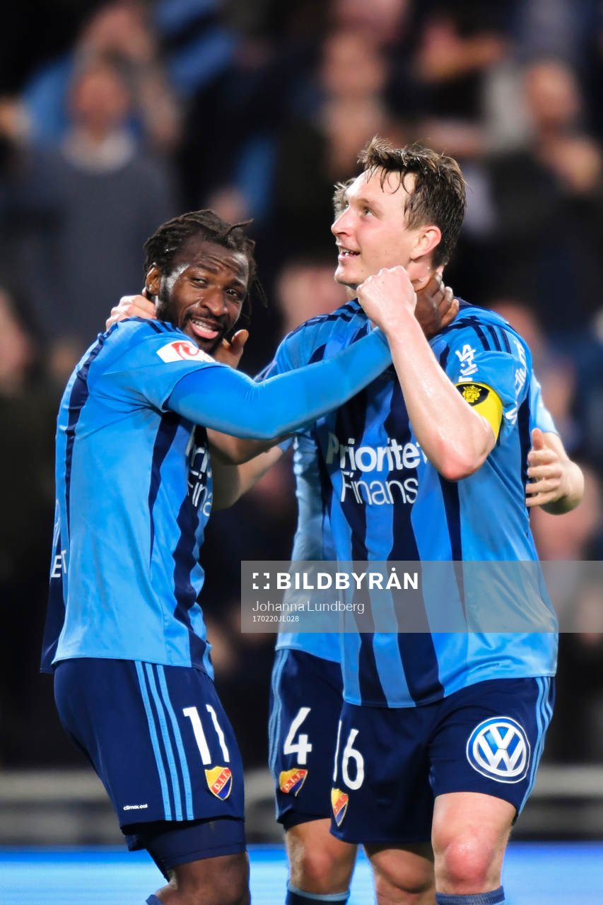 Djurgårdens Amadou Jawo och Kim Källström jublar