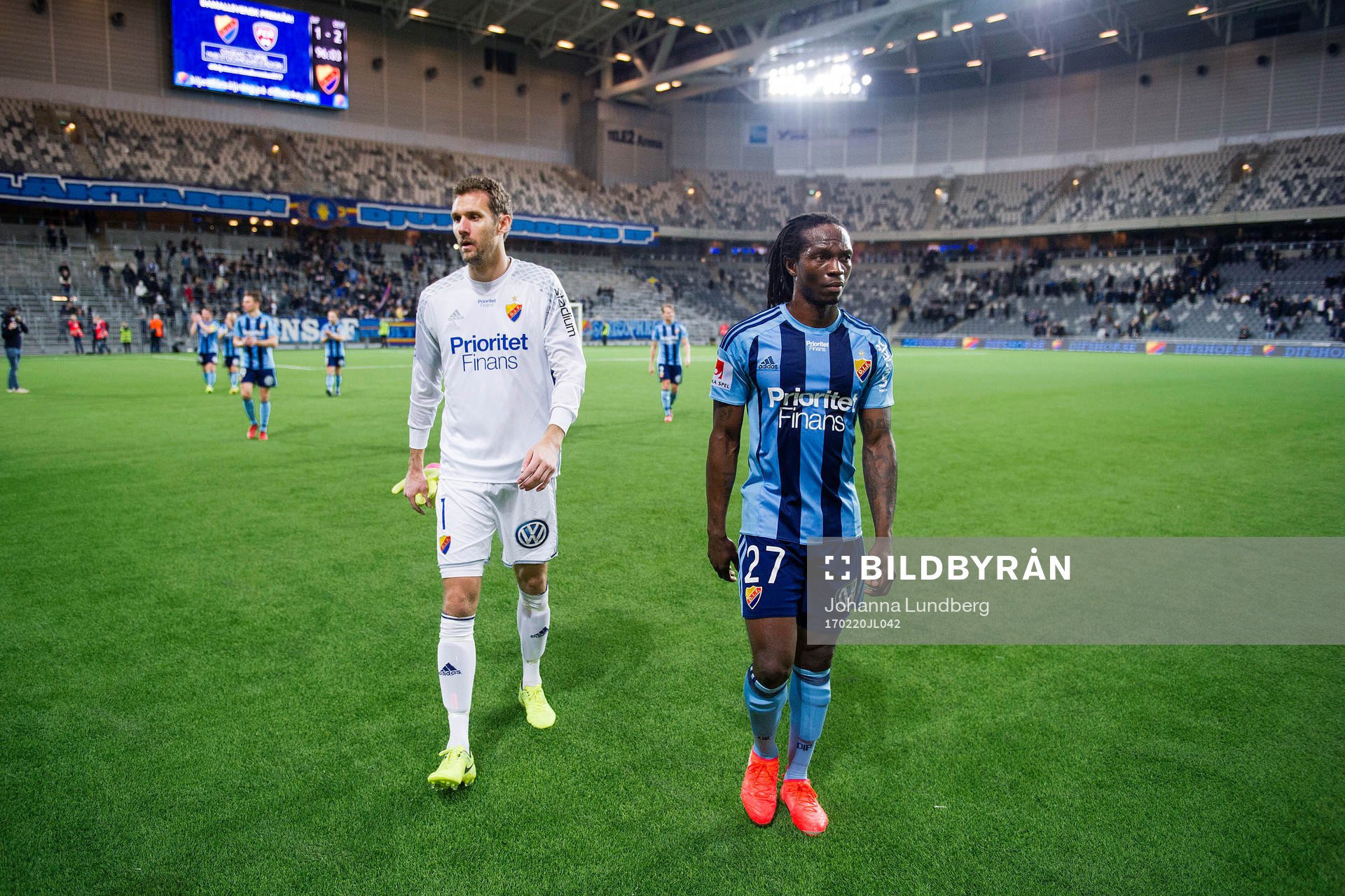 Djurgårdens målvakt Andreas Isaksson och Kebba Ceesay
