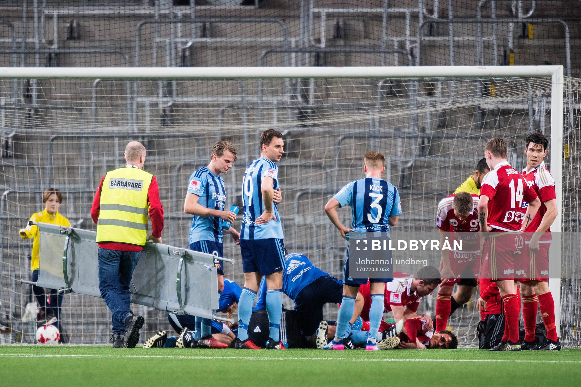Djurgårdens Jacob Une Larsson och Degerfors Shpetim Hasani