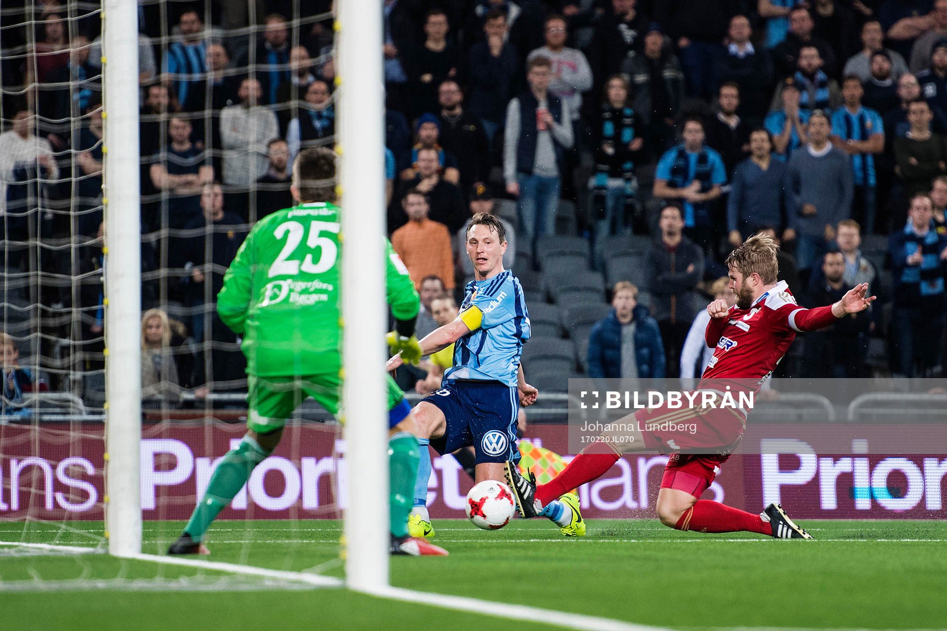 Djurgårdens Kim Källström spelar fram till 1-1