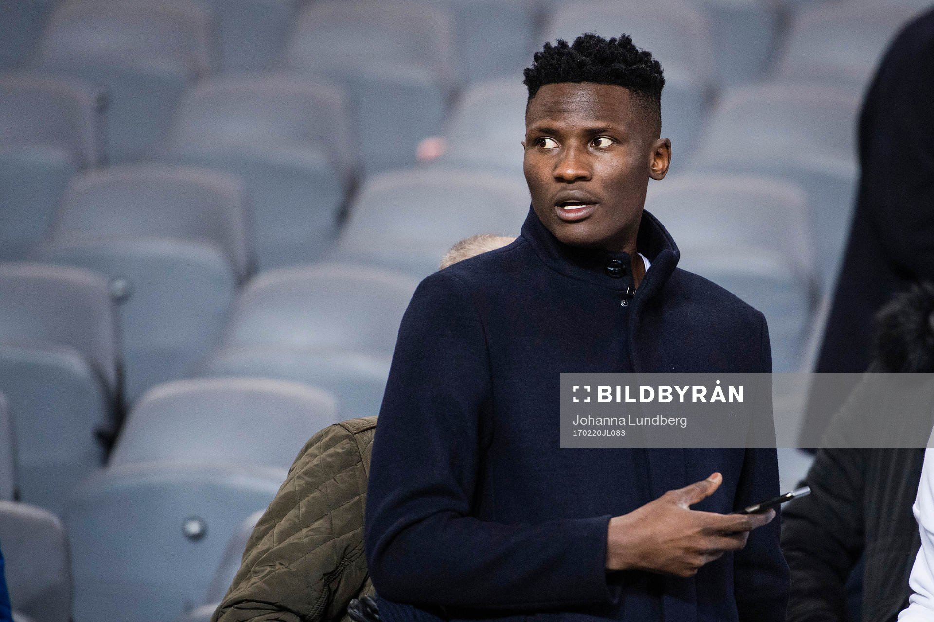 Djurgårdens tidigare spelare Michael Olunga på läktaren under fotbollsmatchen i Svenska Cupen mellan Djurgården och Degerfors den 20 februari 2017 i Stockholm.