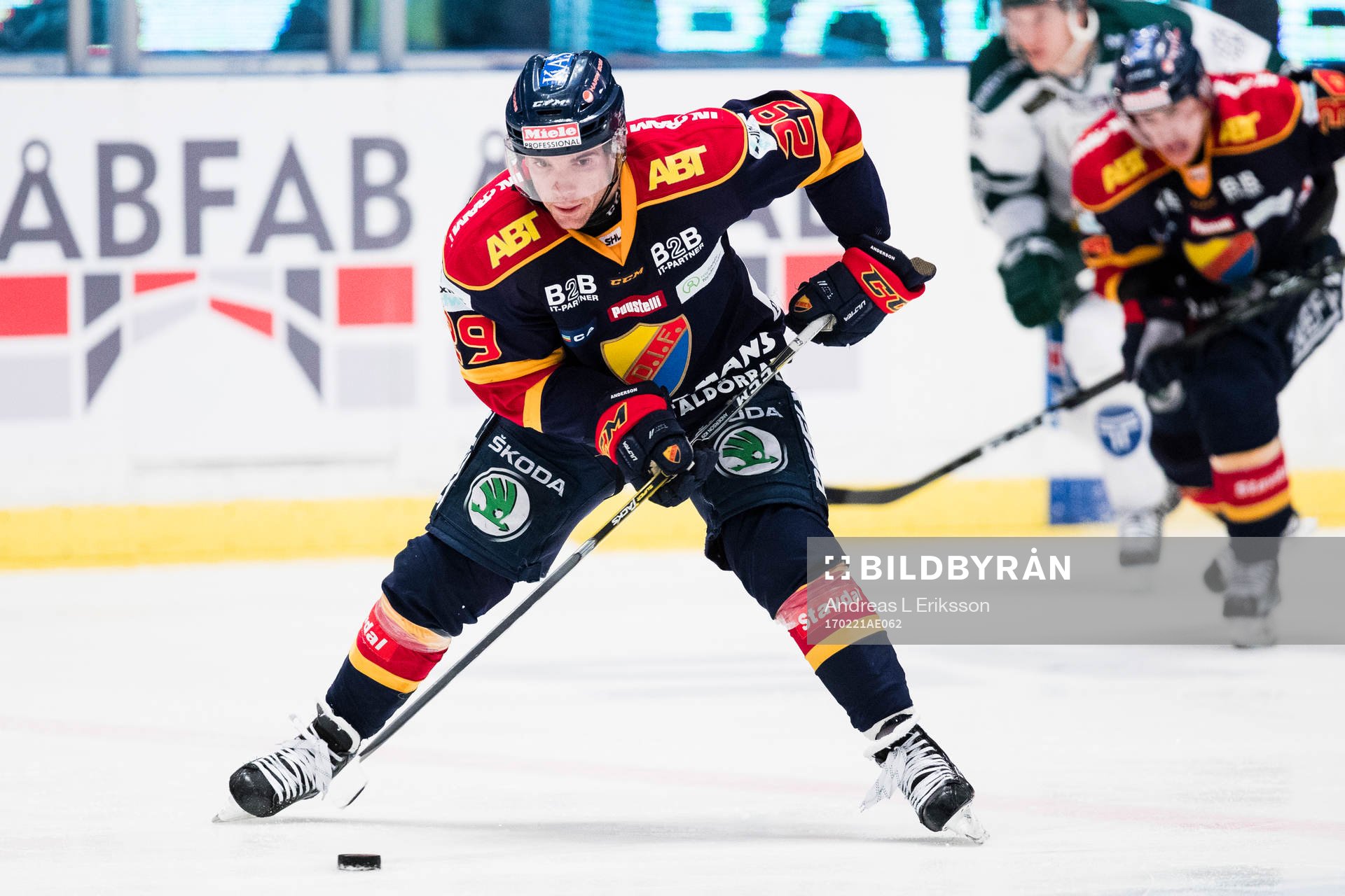 Djurgårdens Matt Anderson med pucken