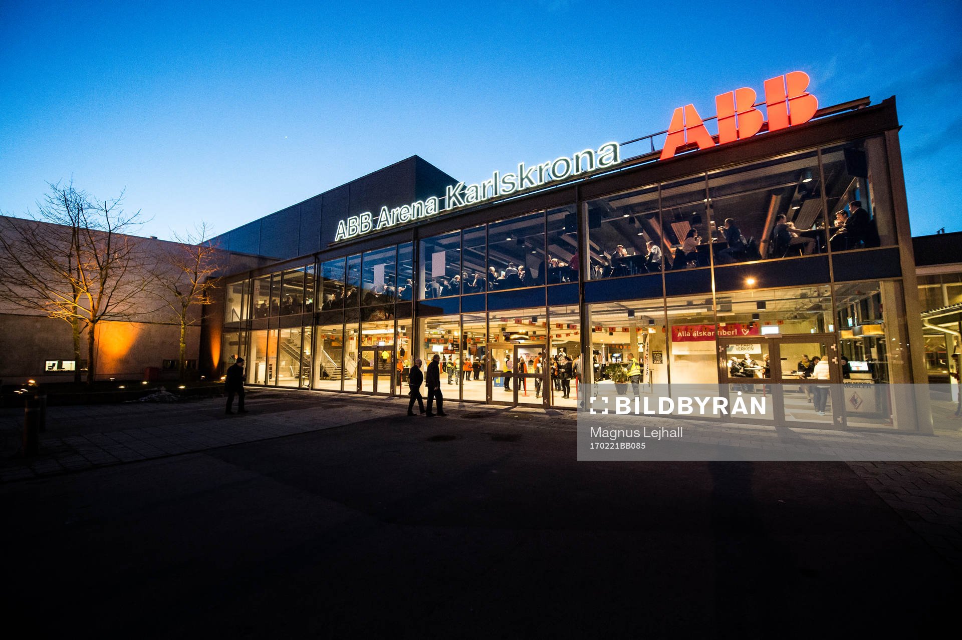 ABB arena Rosenholm utvändigt innan ishockeymatchen i SHL