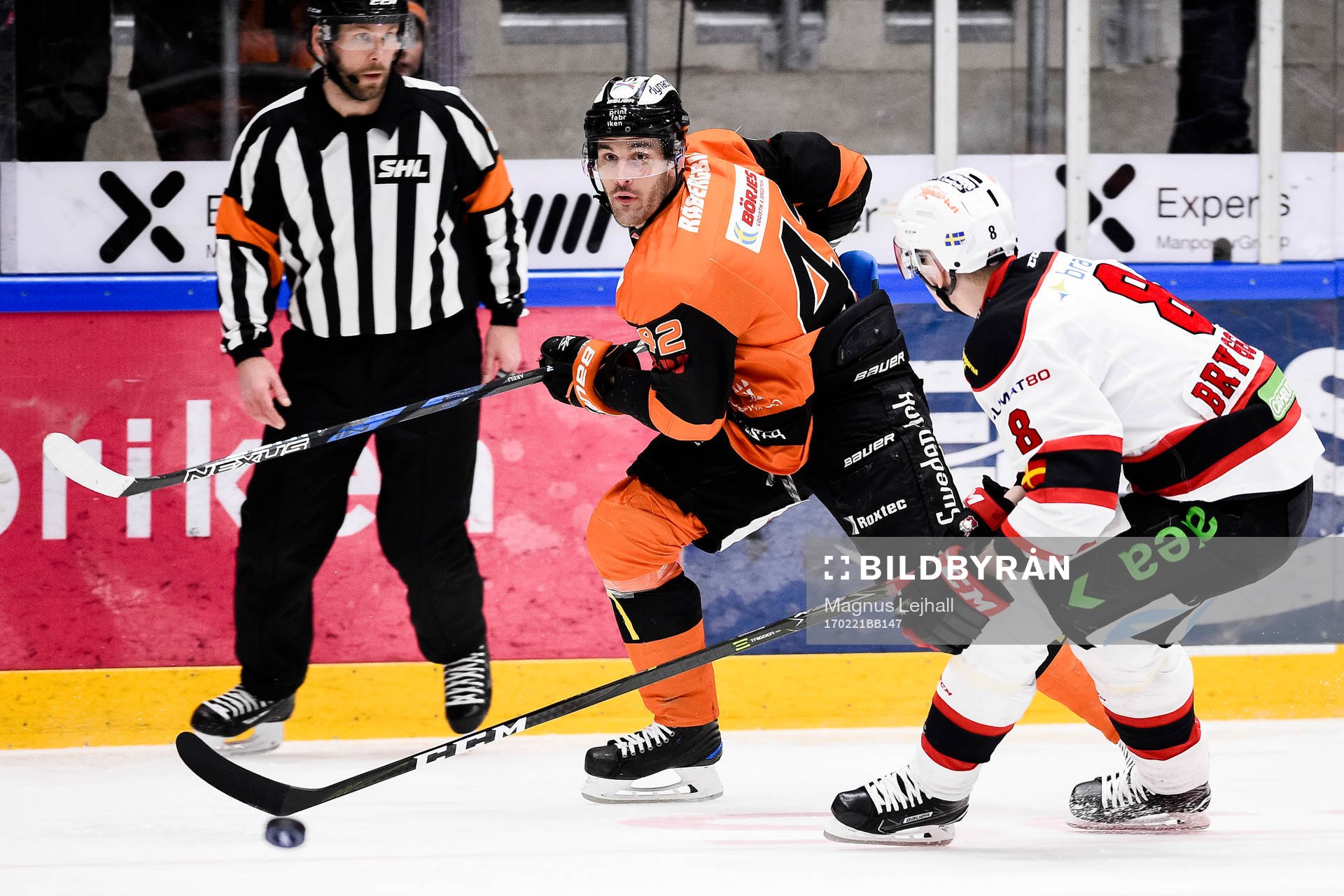 Karlskronas Niklas Arell och Malmö Redhawks Lars Bryggman