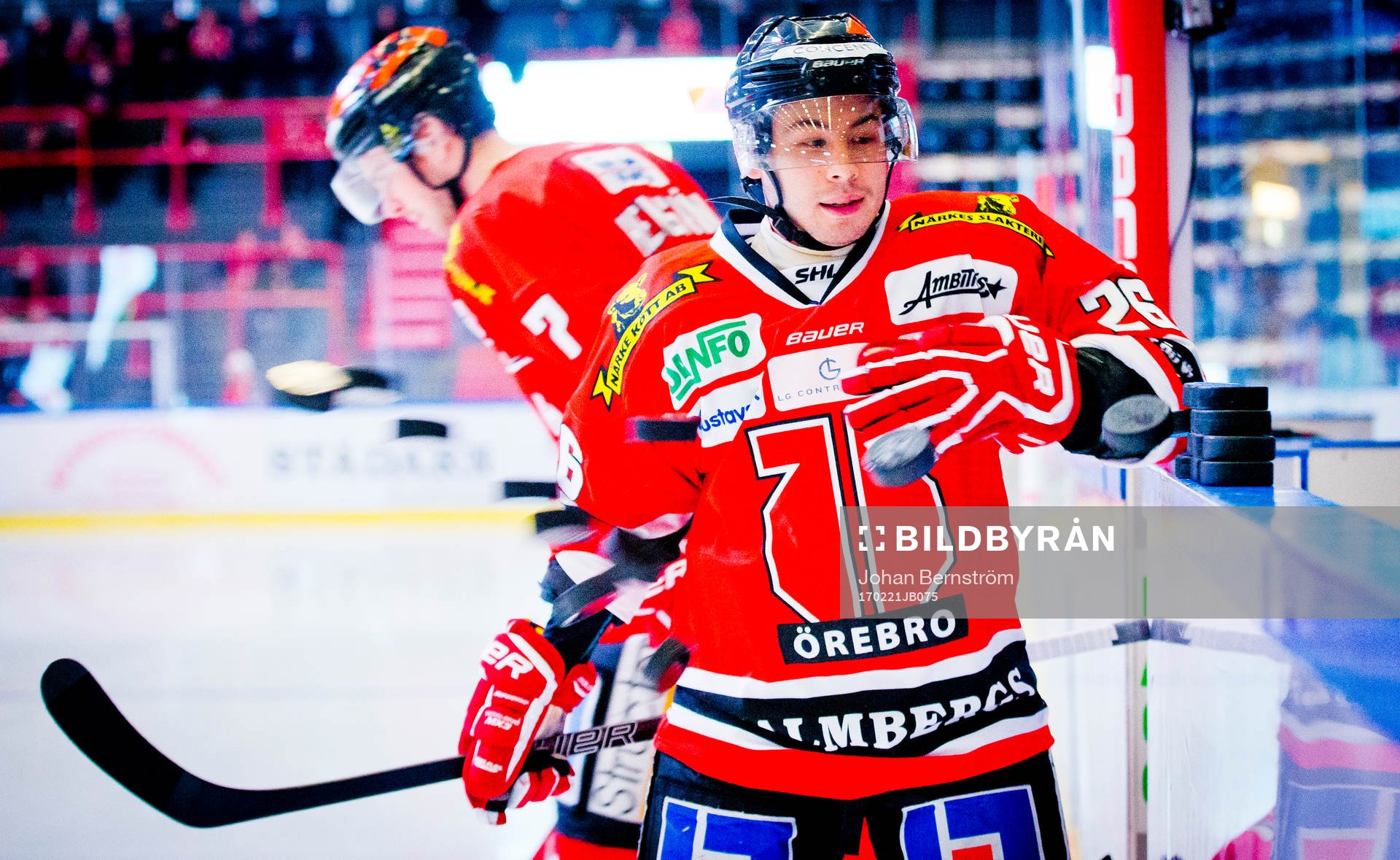 Örebros Greg Squires puttar ned uppvärmningspuckarna