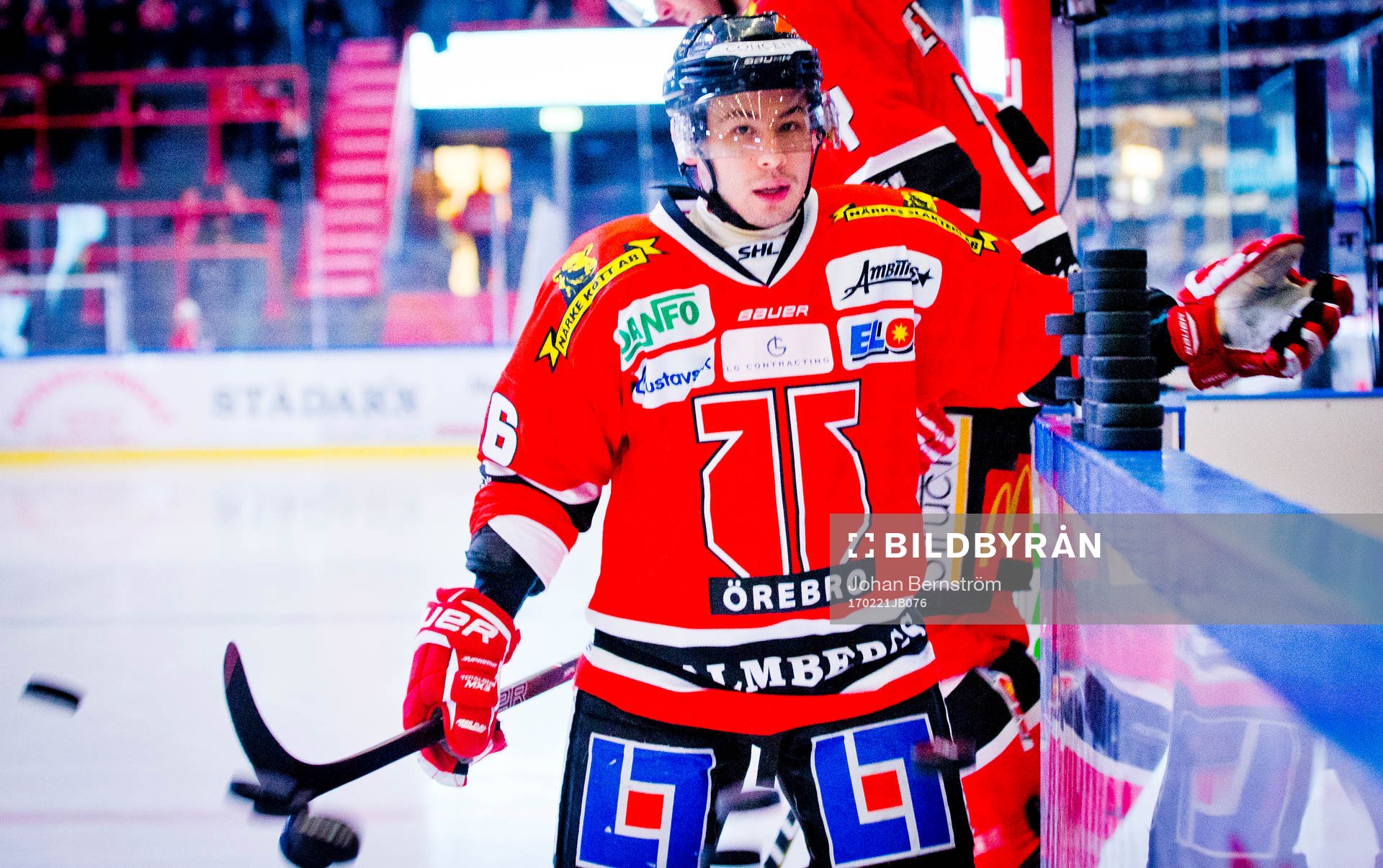 Örebros Greg Squires puttar ned uppvärmningspuckarna