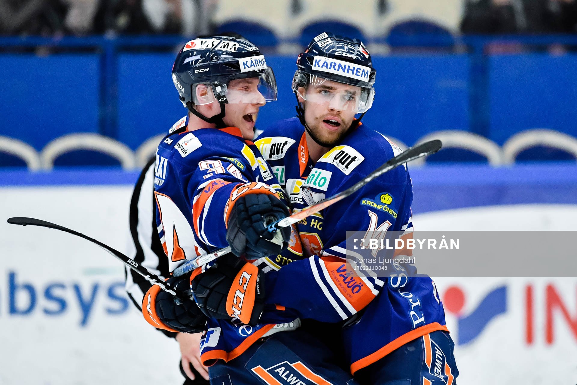Växjös Olli Palola och Emil Pettersson jublar
