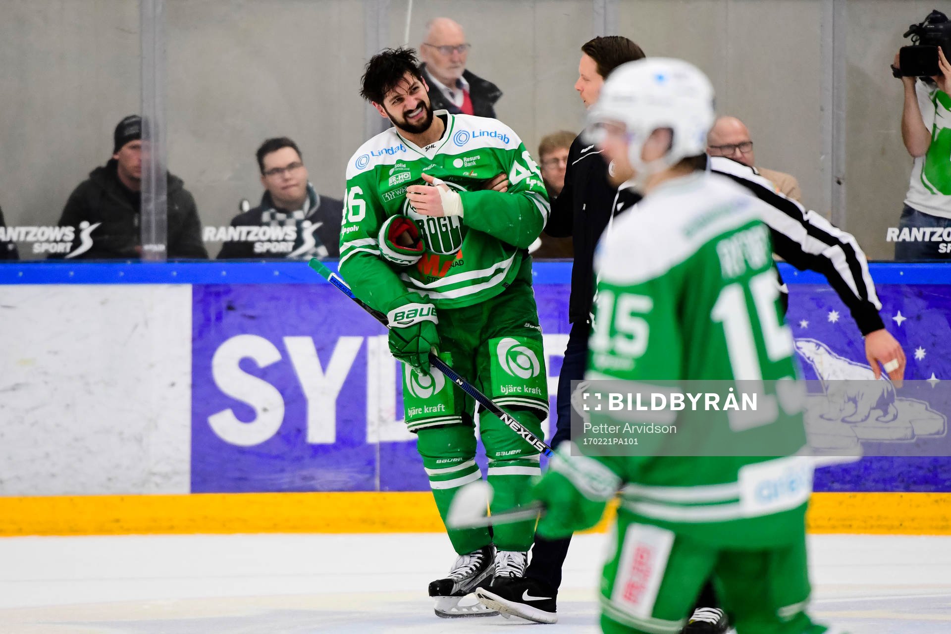 Rögles Kevin Marshall lämnar isen