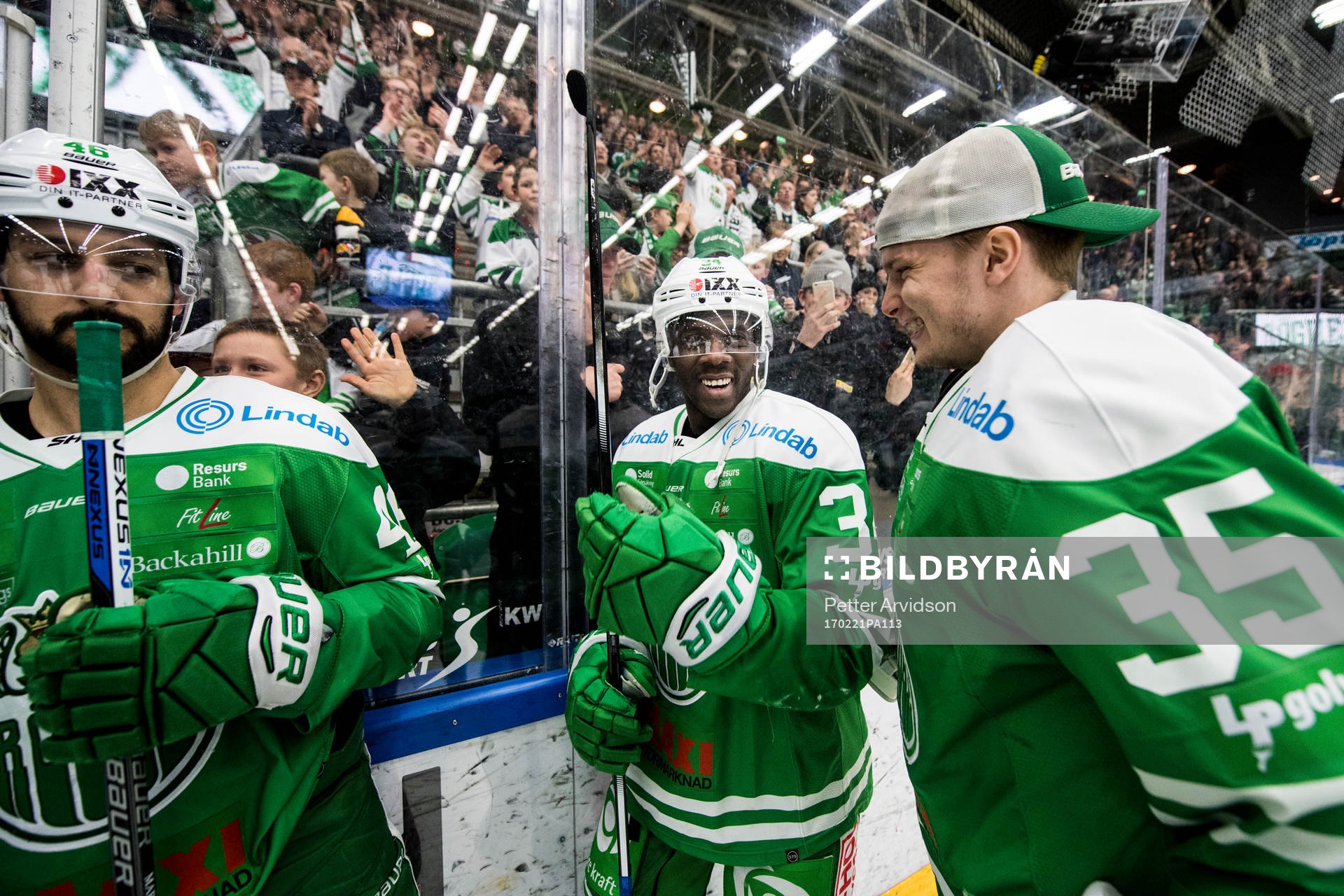 Rögles Edwin Hedberg och målvakt Oscar Dansk jublar