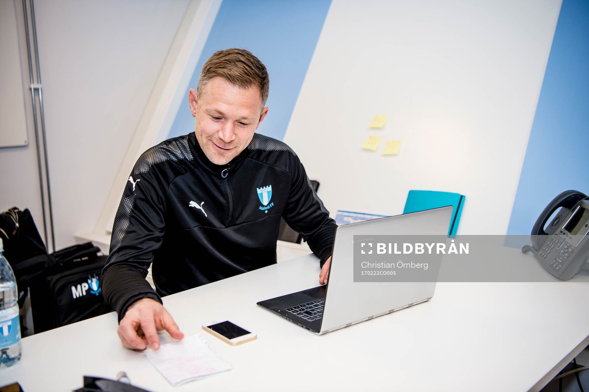 Huvudtränaren i Malmö FF, Magnus Pehrsson, framför