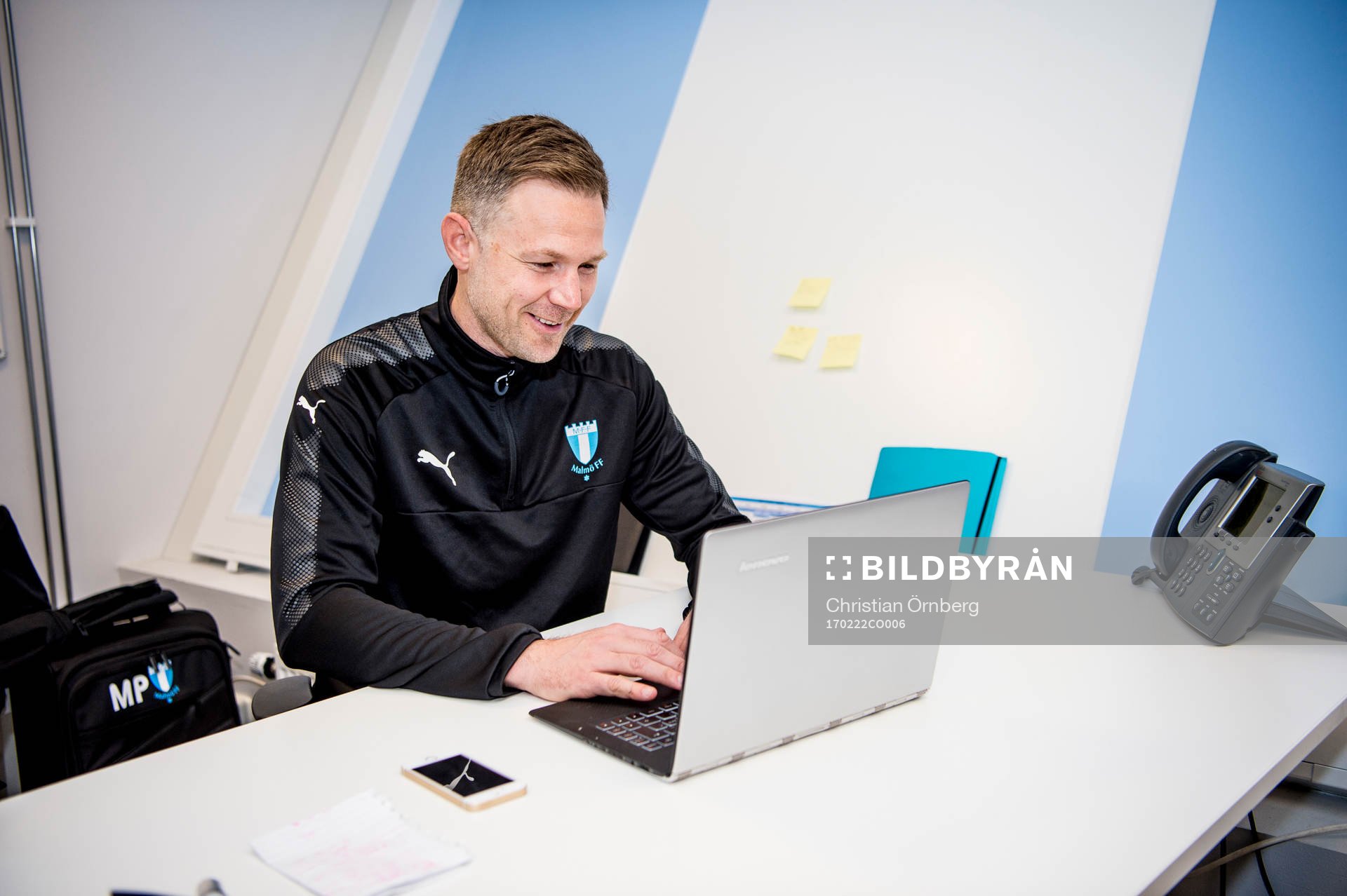 Huvudtränaren i Malmö FF, Magnus Pehrsson, framför