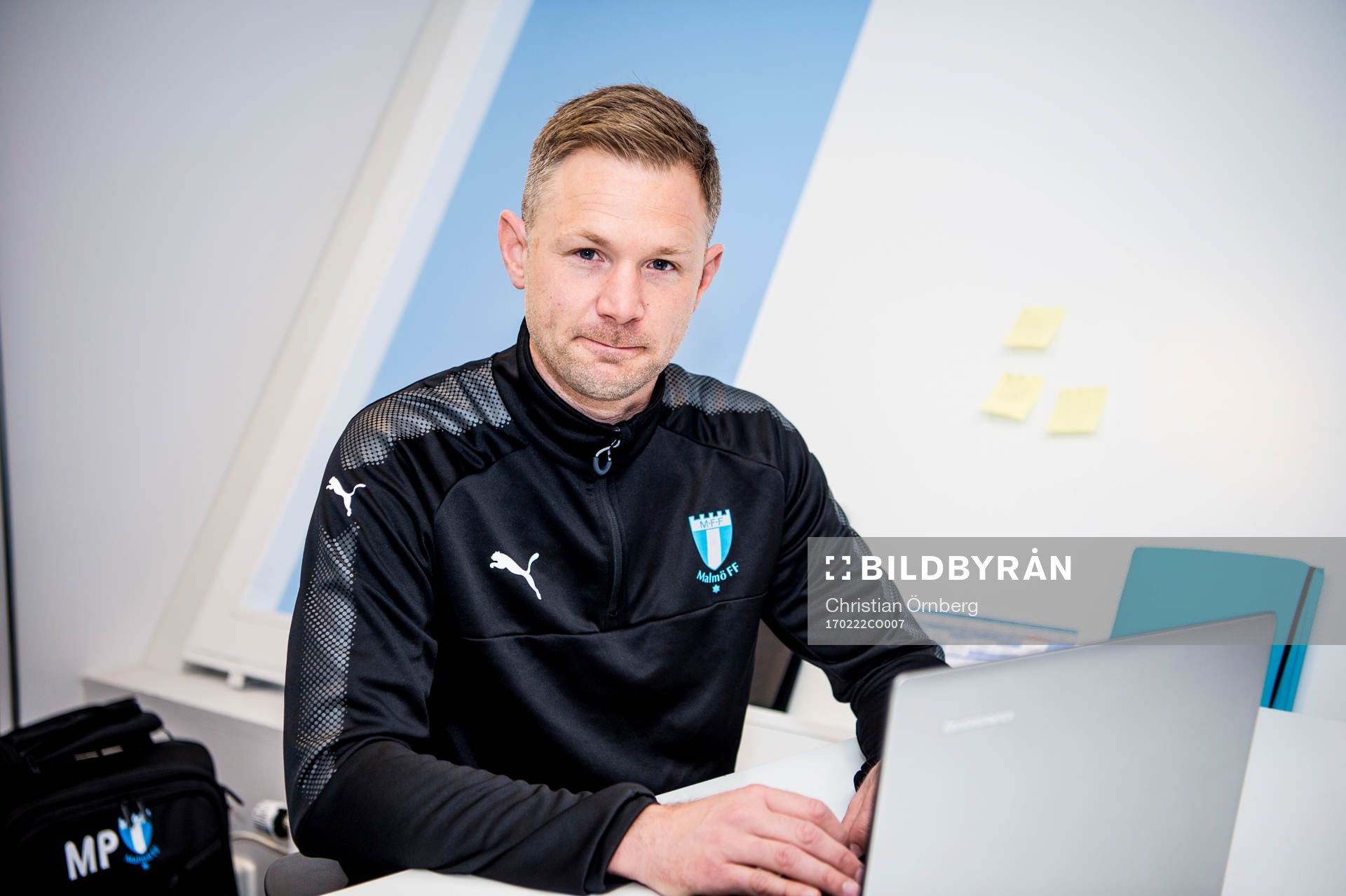 Huvudtränaren i Malmö FF, Magnus Pehrsson, framför