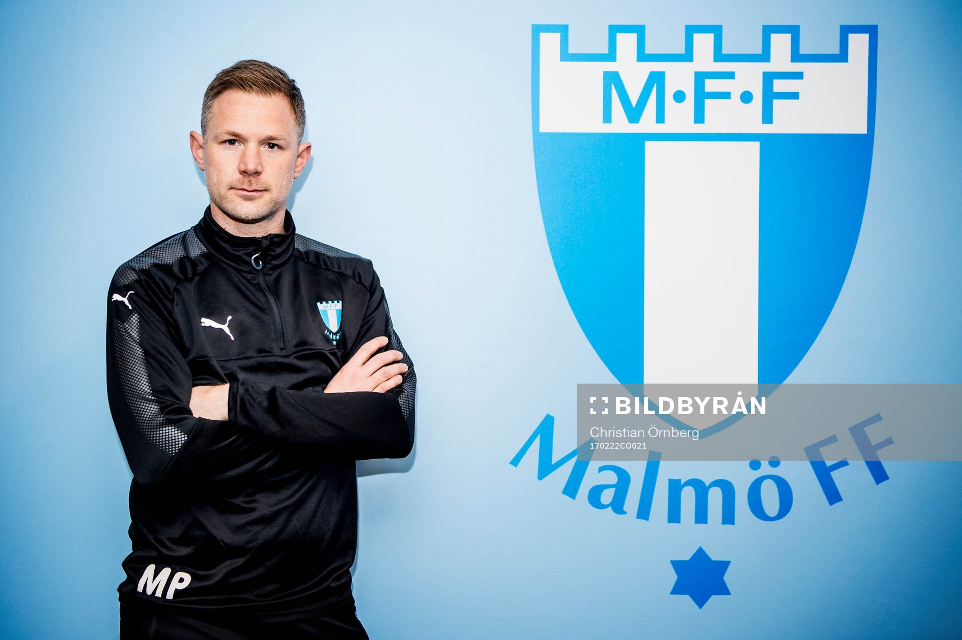 Huvudtränaren i Malmö FF, Magnus Pehrsson, brevid MFFs