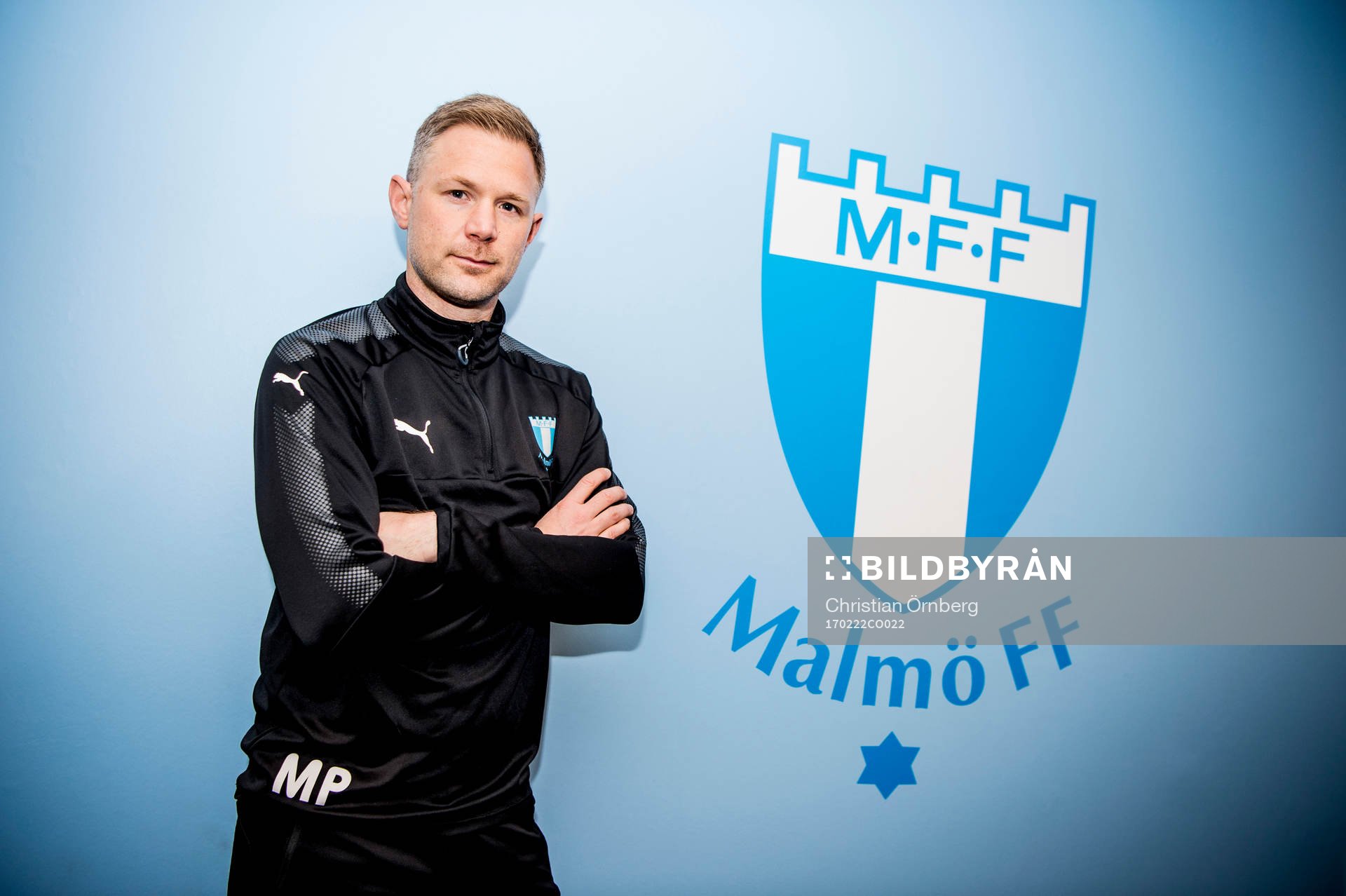 Huvudtränaren i Malmö FF, Magnus Pehrsson, brevid MFFs