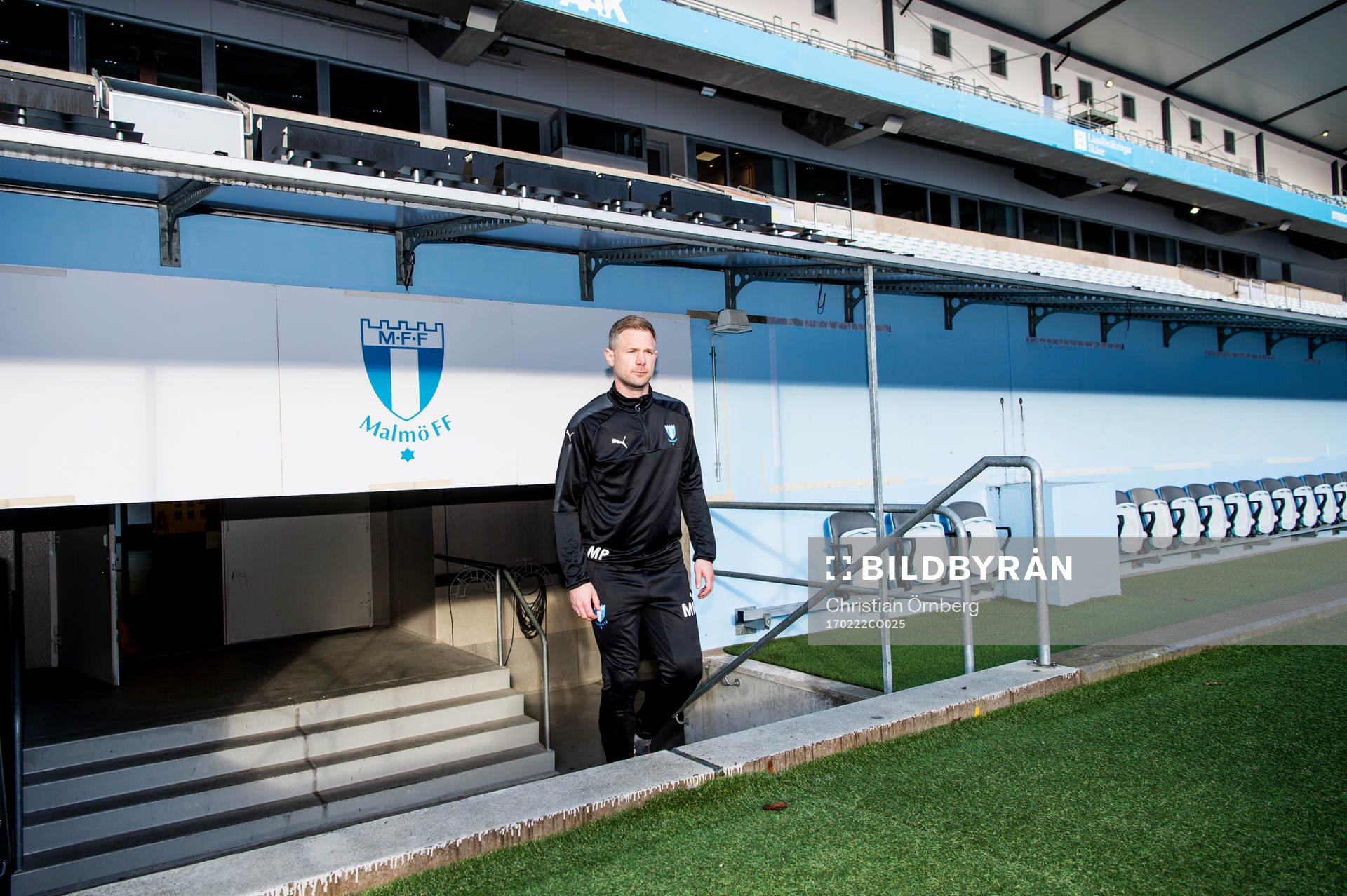 Huvudtränaren i Malmö FF, Magnus Pehrsson, inne på