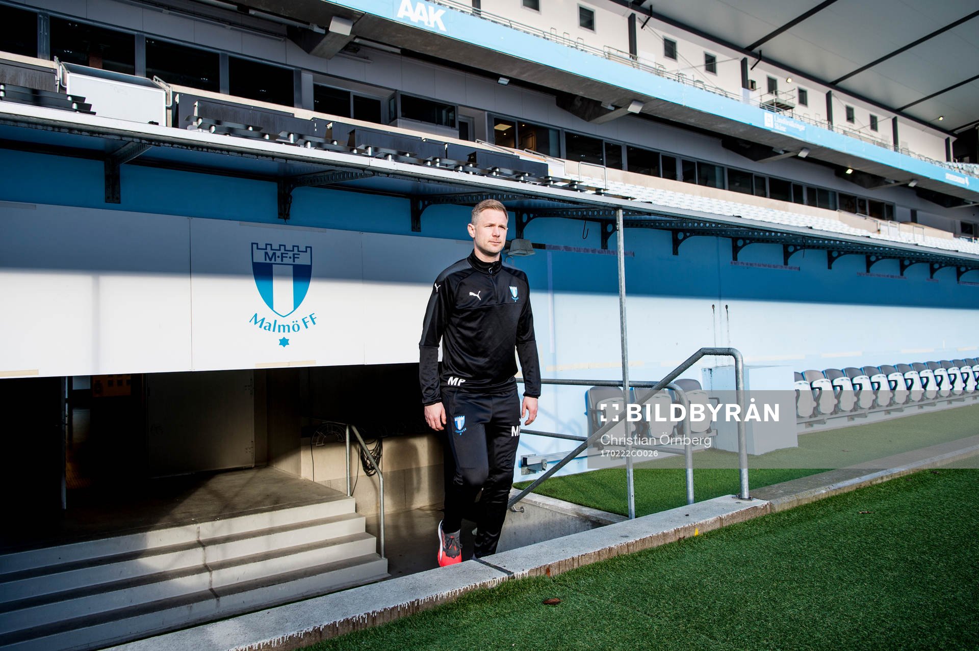 Huvudtränaren i Malmö FF, Magnus Pehrsson, inne på