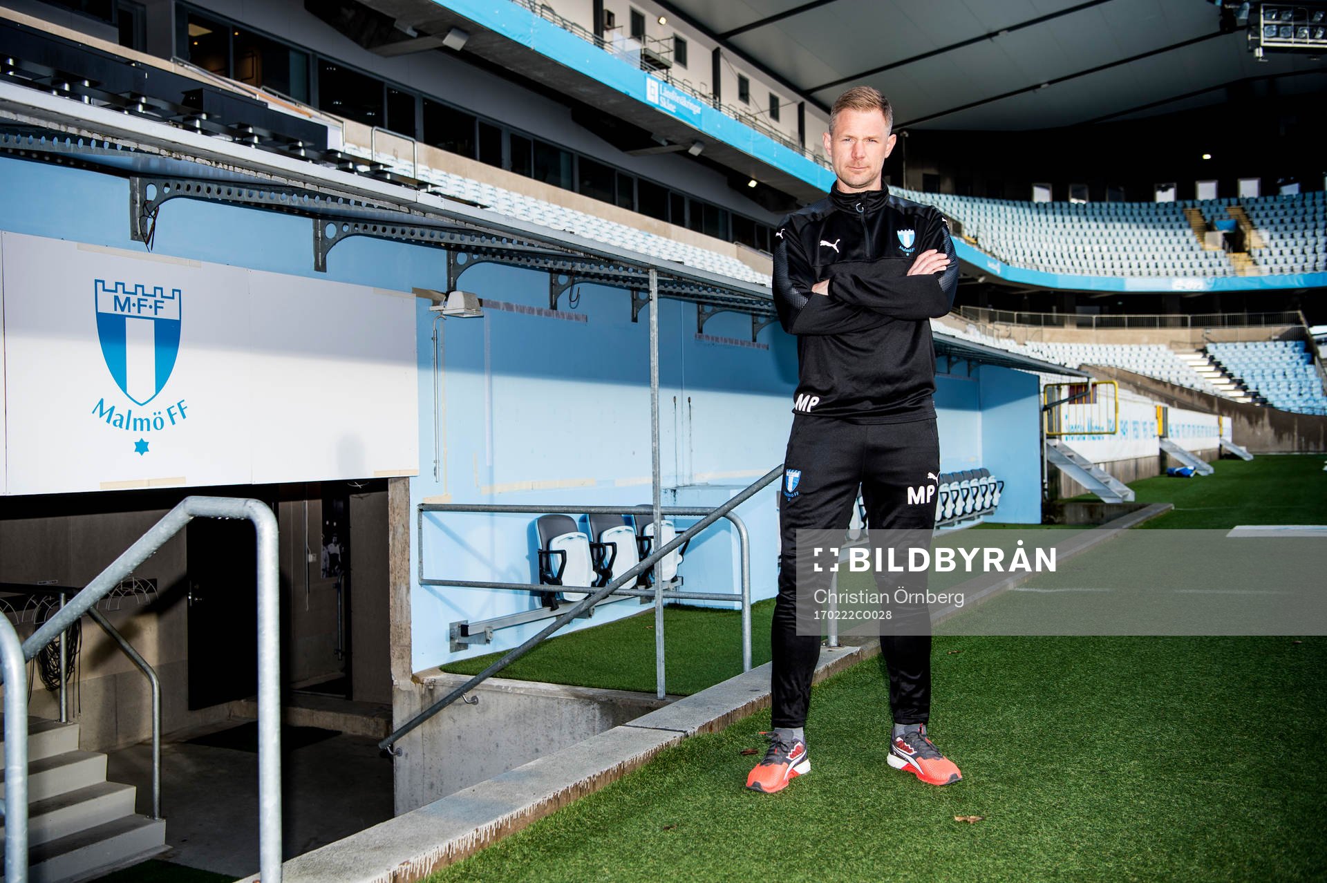 Huvudtränaren i Malmö FF, Magnus Pehrsson, inne på