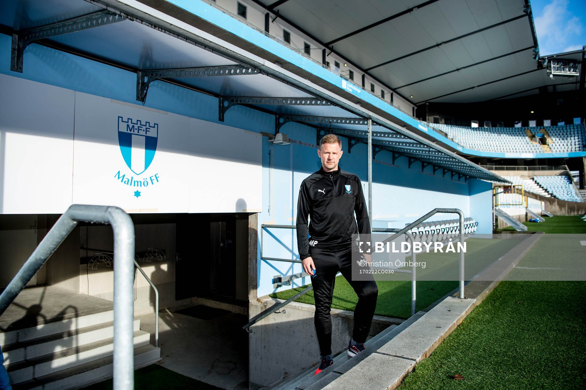 Huvudtränaren i Malmö FF, Magnus Pehrsson, inne på
