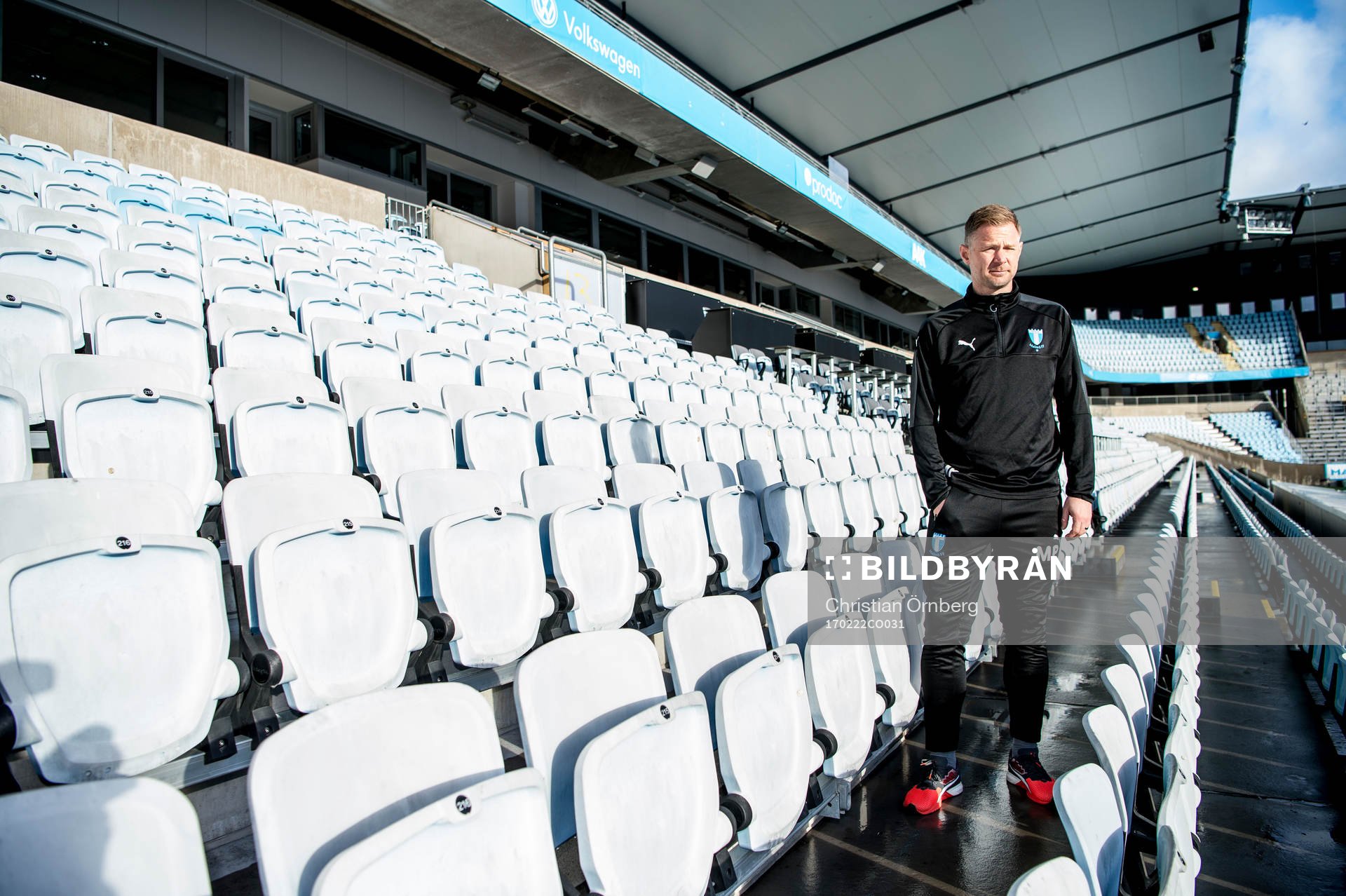 Huvudtränaren i Malmö FF, Magnus Pehrsson, inne på