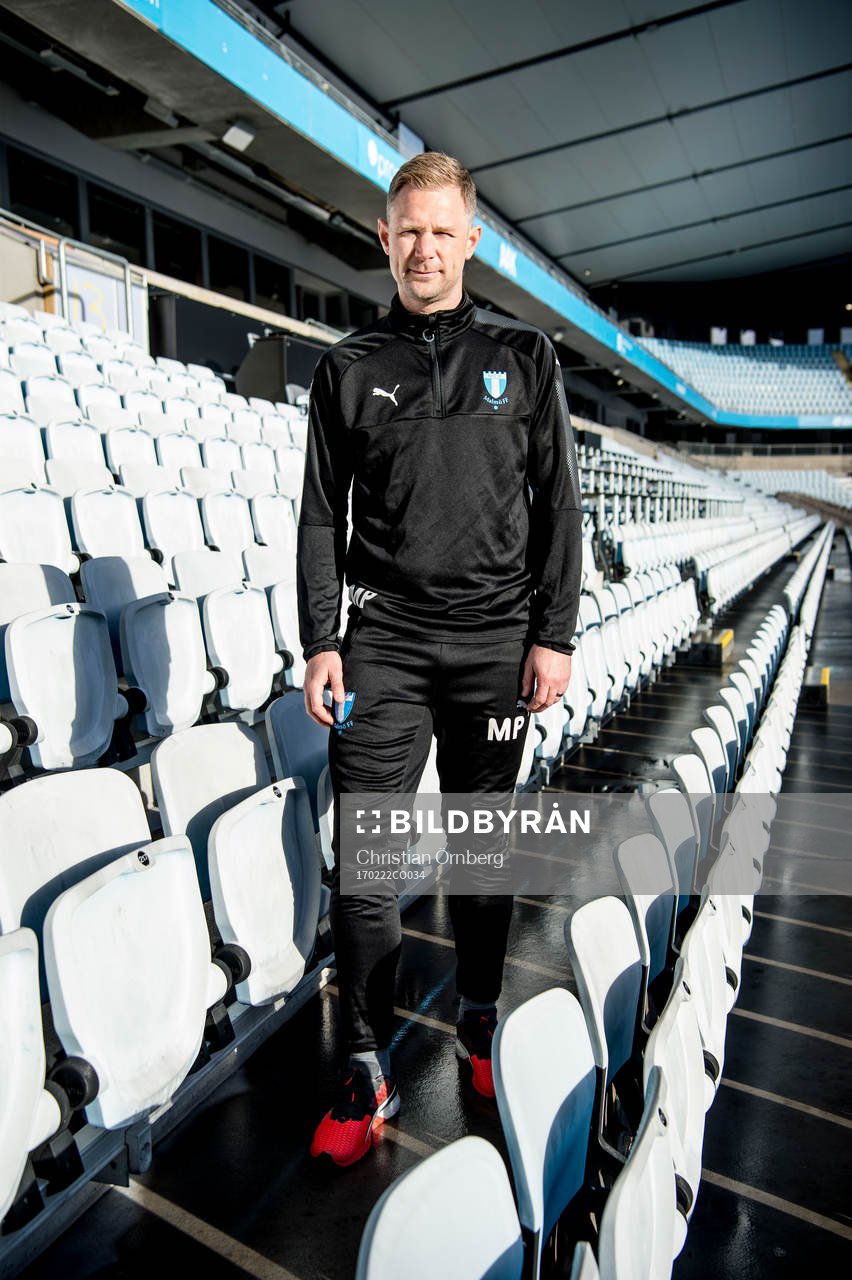Huvudtränaren i Malmö FF, Magnus Pehrsson, inne på