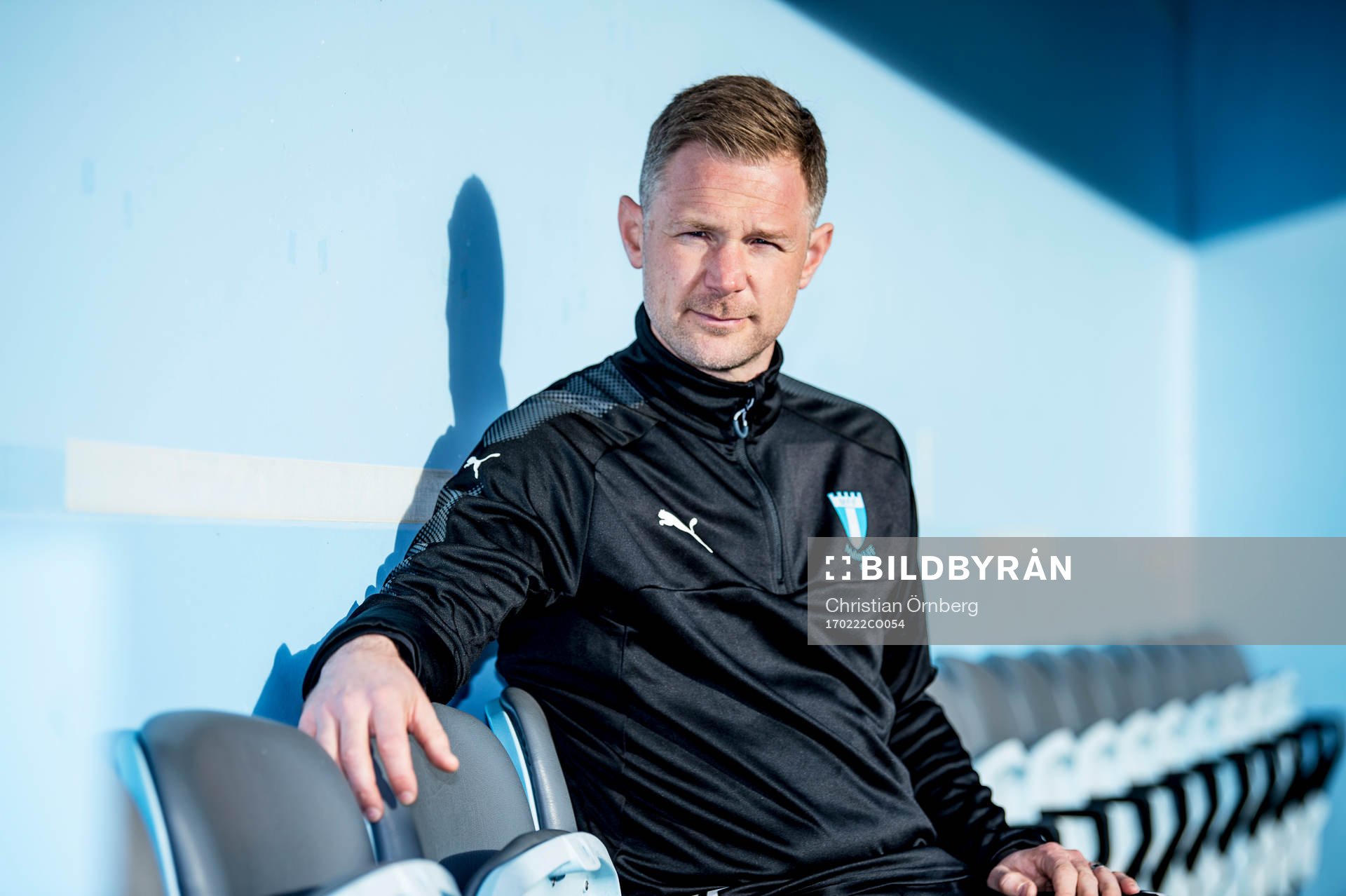Huvudtränaren i Malmö FF, Magnus Pehrsson, på bänken