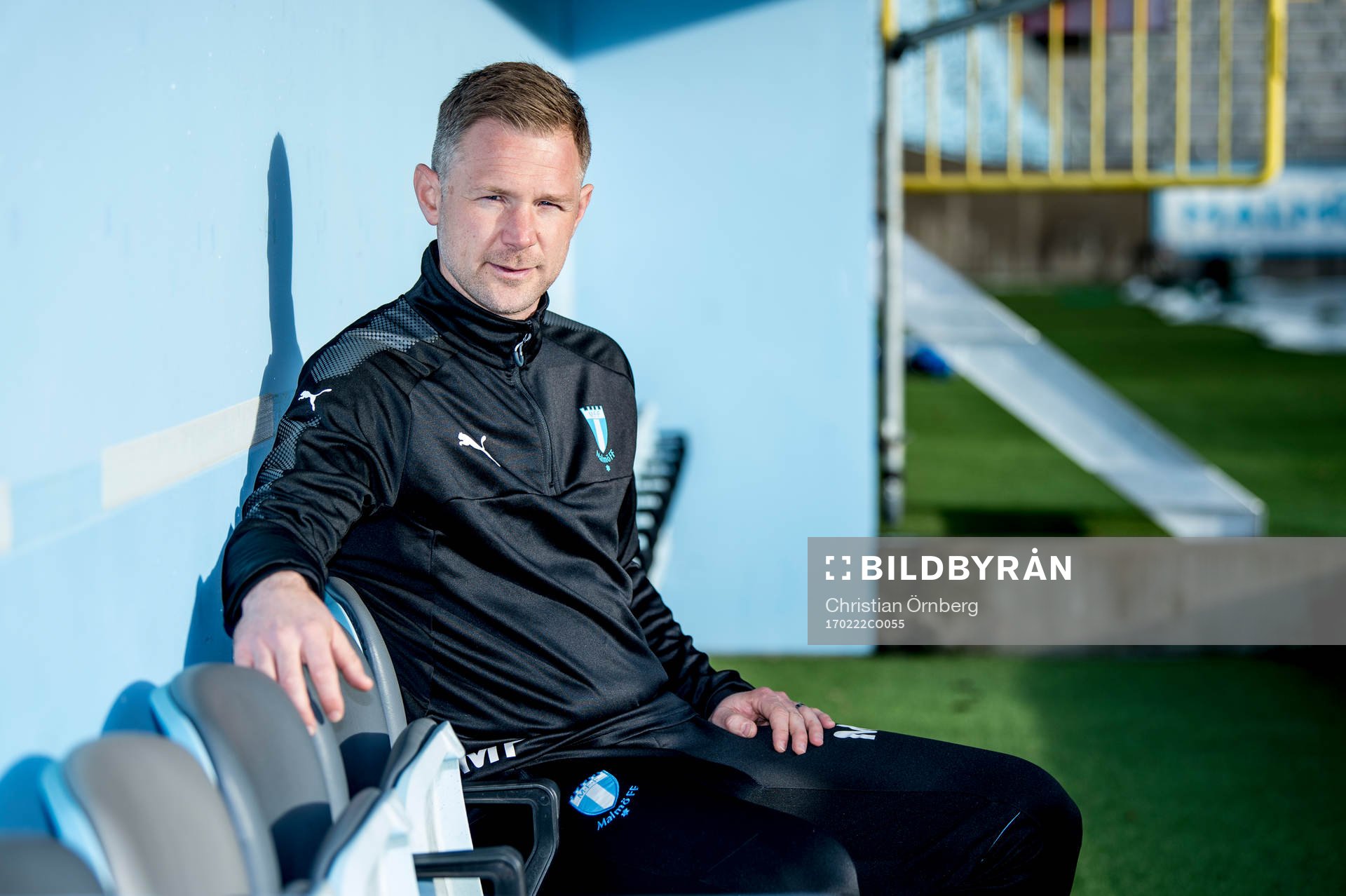 Huvudtränaren i Malmö FF, Magnus Pehrsson, på bänken