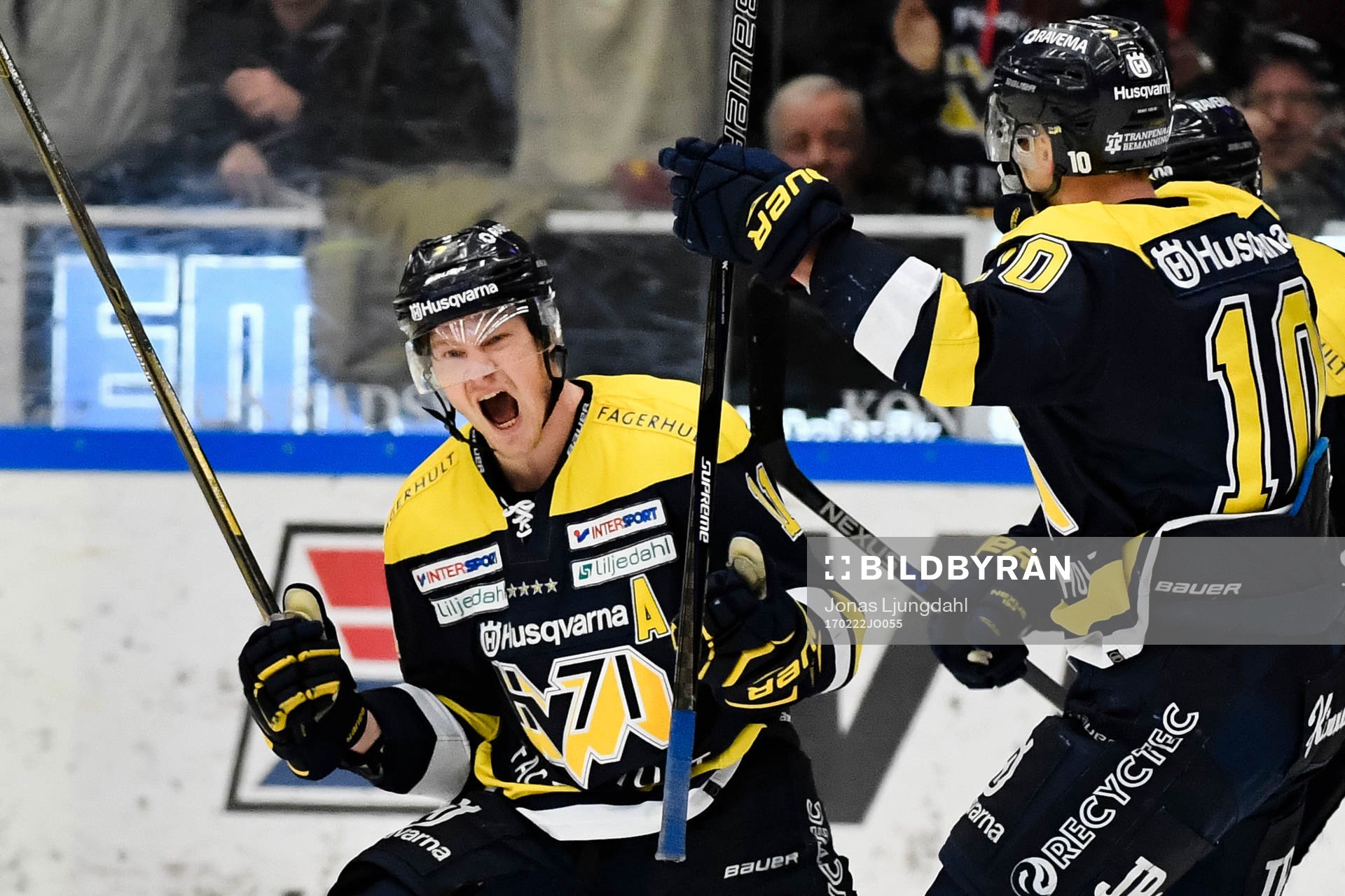 s Simon Önerud jublar