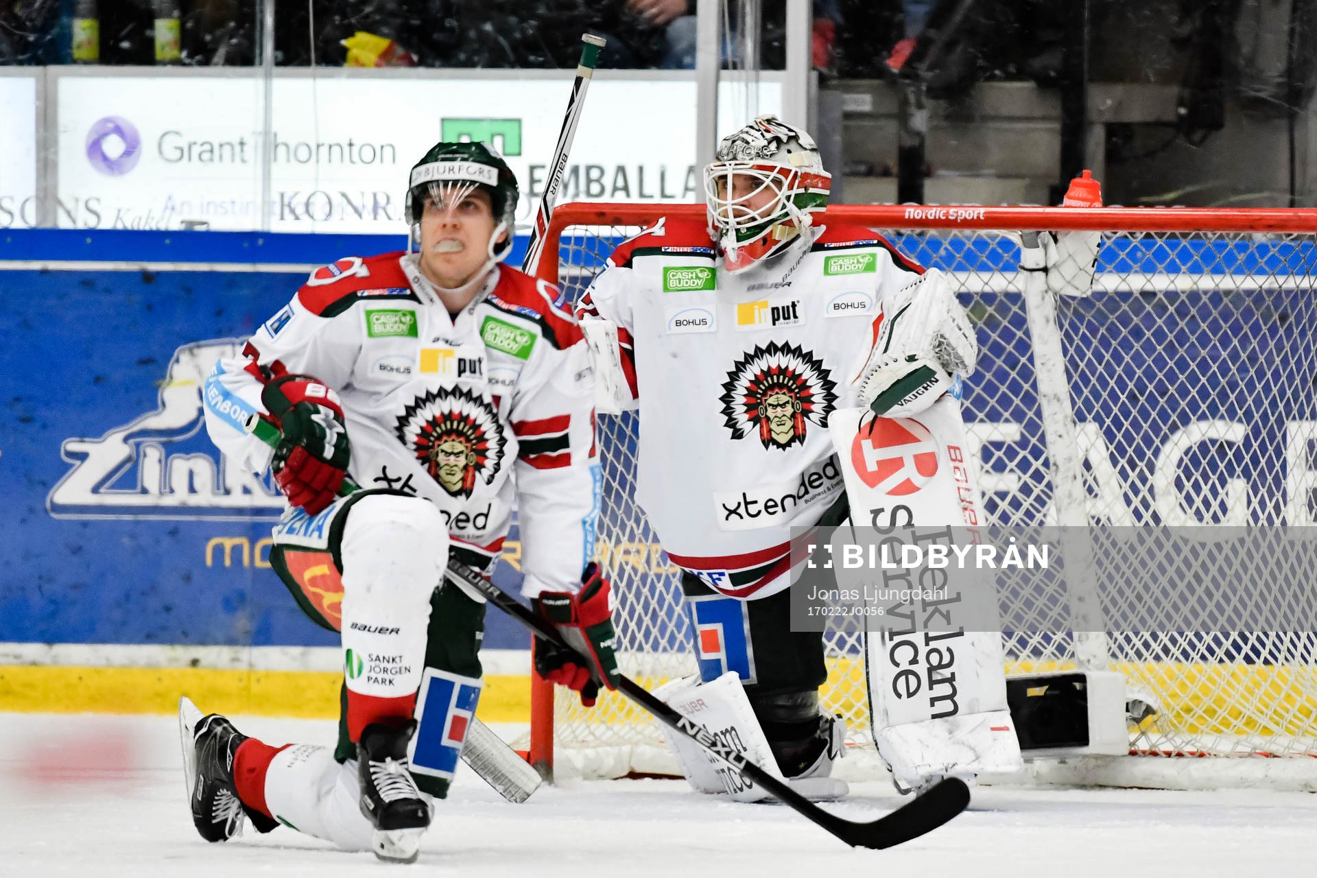 Frölundas Henrik Tömmernes och målvakt Johan Gustafsson