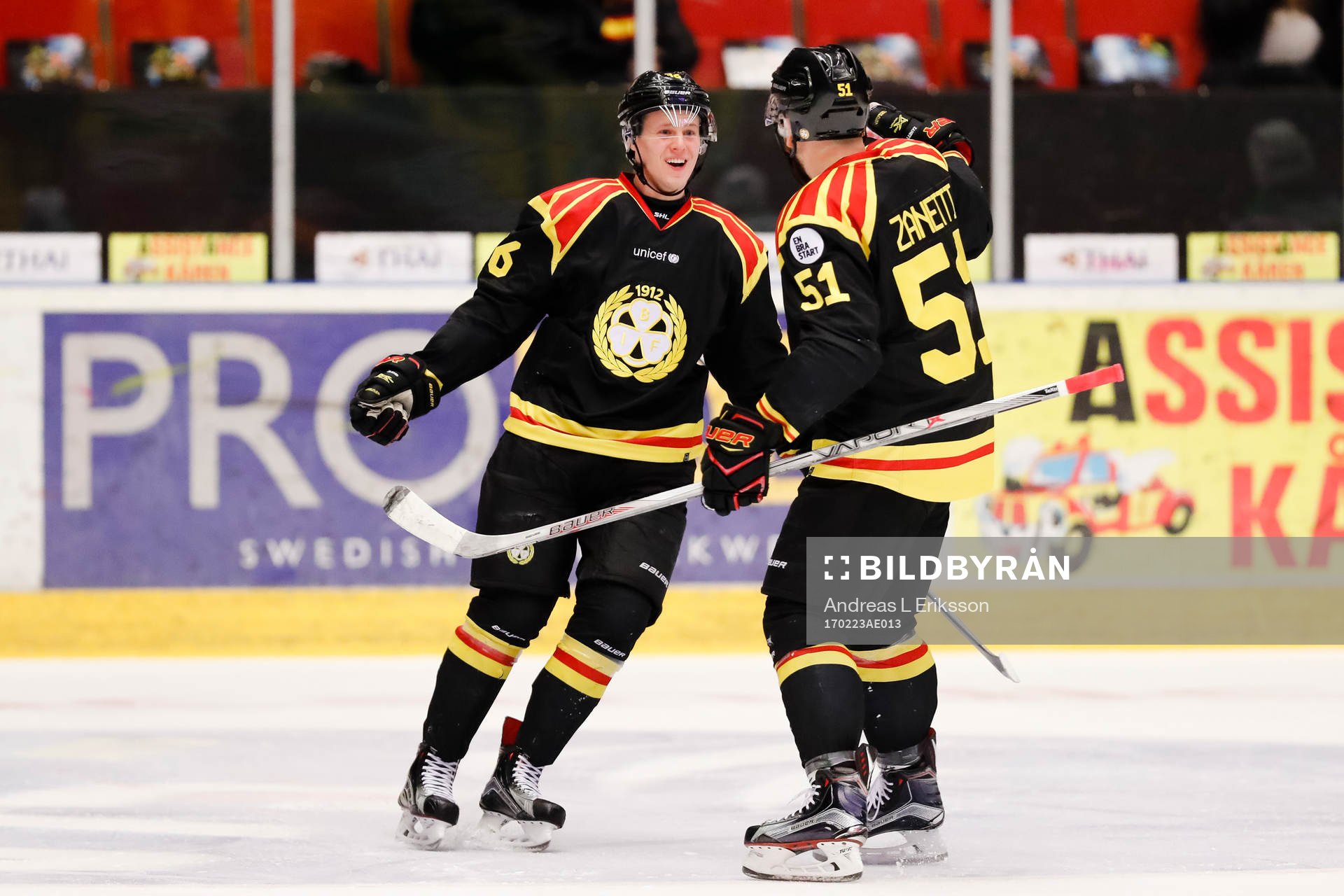 Brynäs Linus Ölund och Marc Zanetti jublar